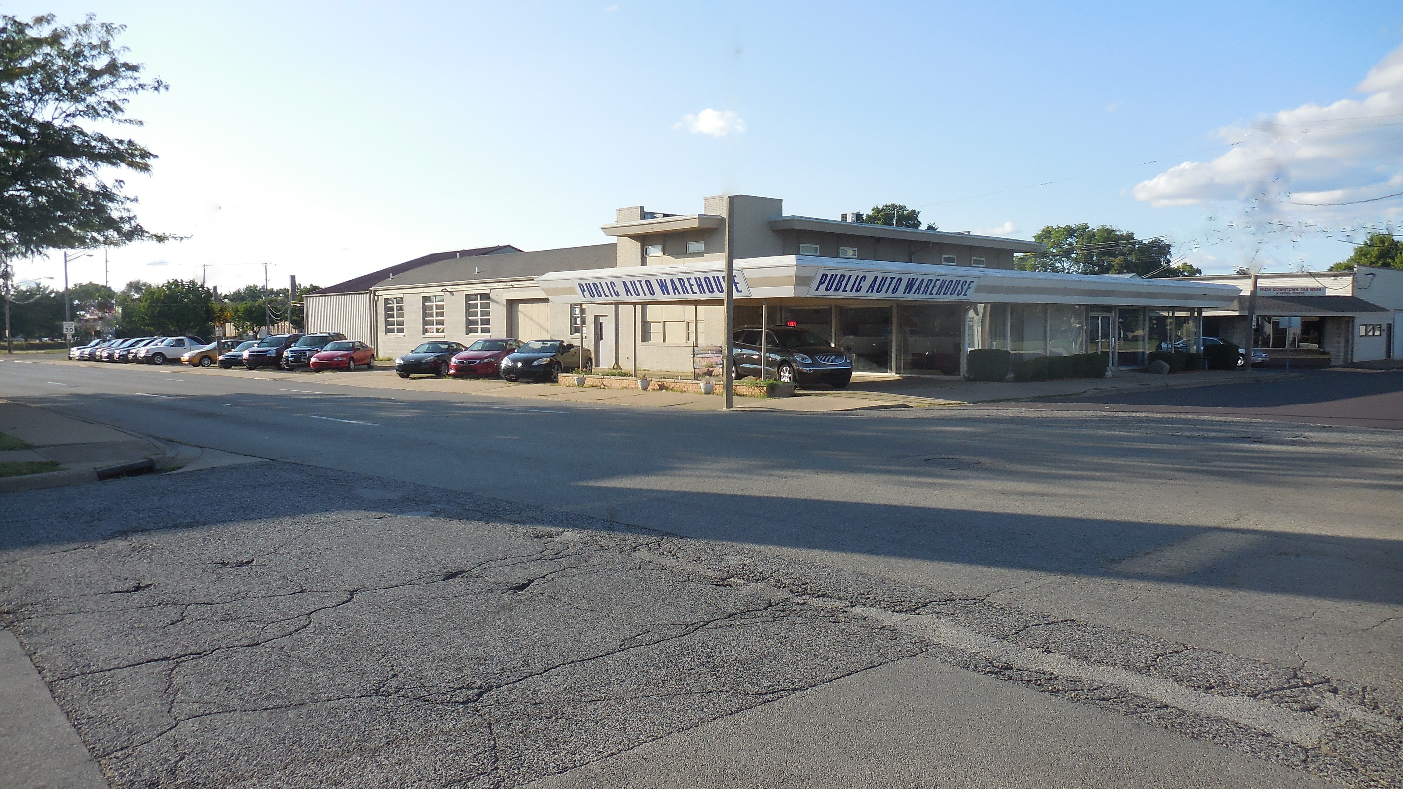 Public Auto Warehouse in Pekin, IL 61554