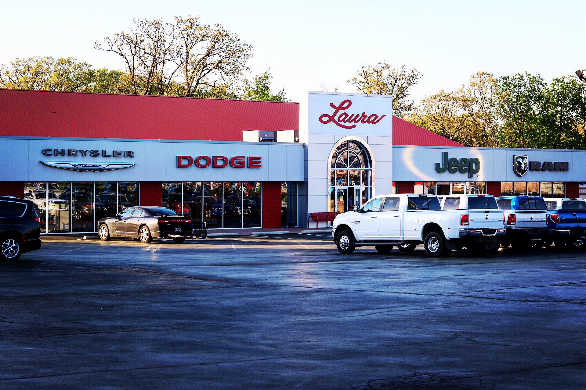 Laura Chrysler Dodge Jeep Ram of Sullivan in St. Clair, MO 63077