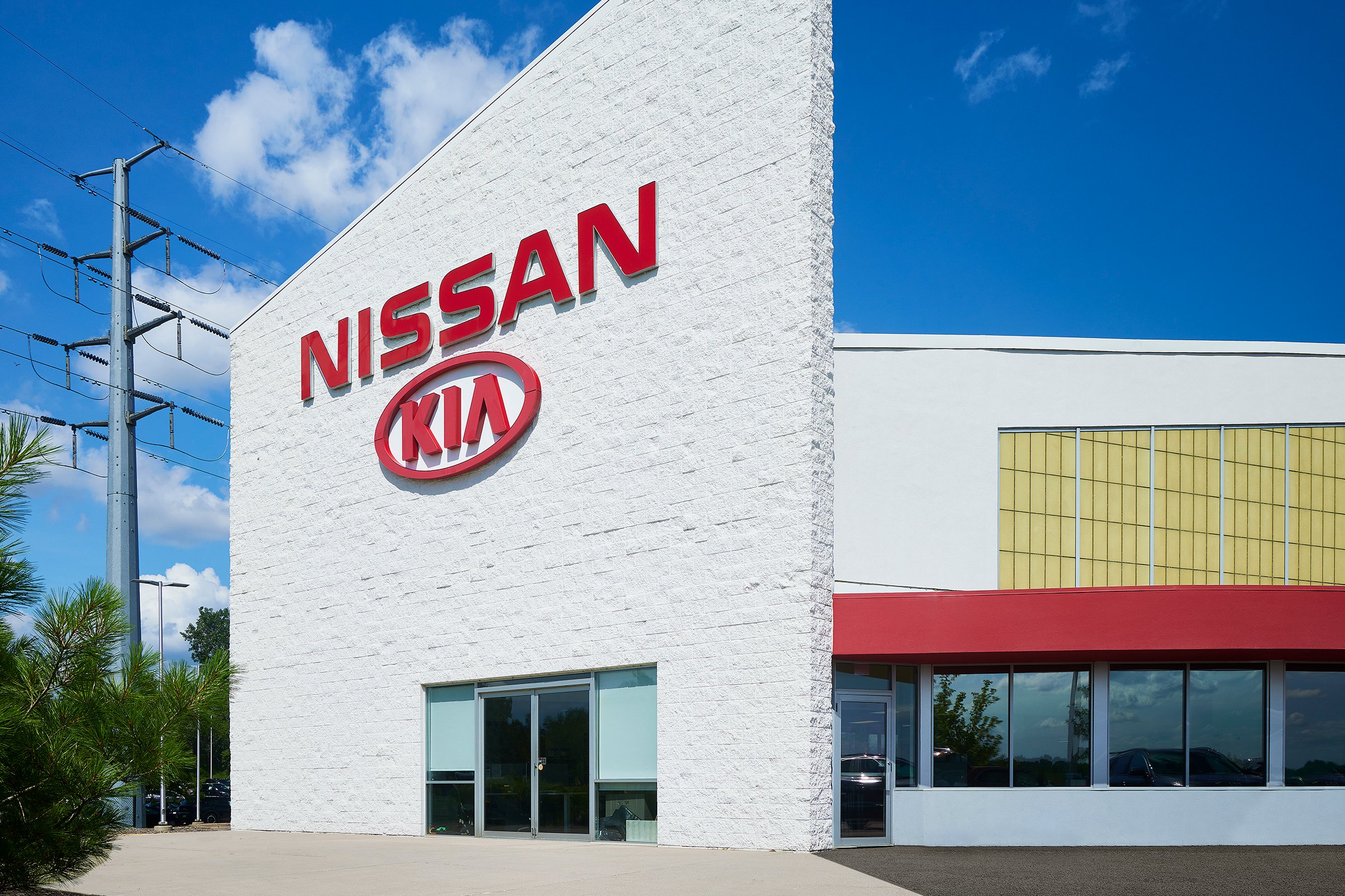 Luther Nissan Kia in Inver Grove Heights, MN 55077