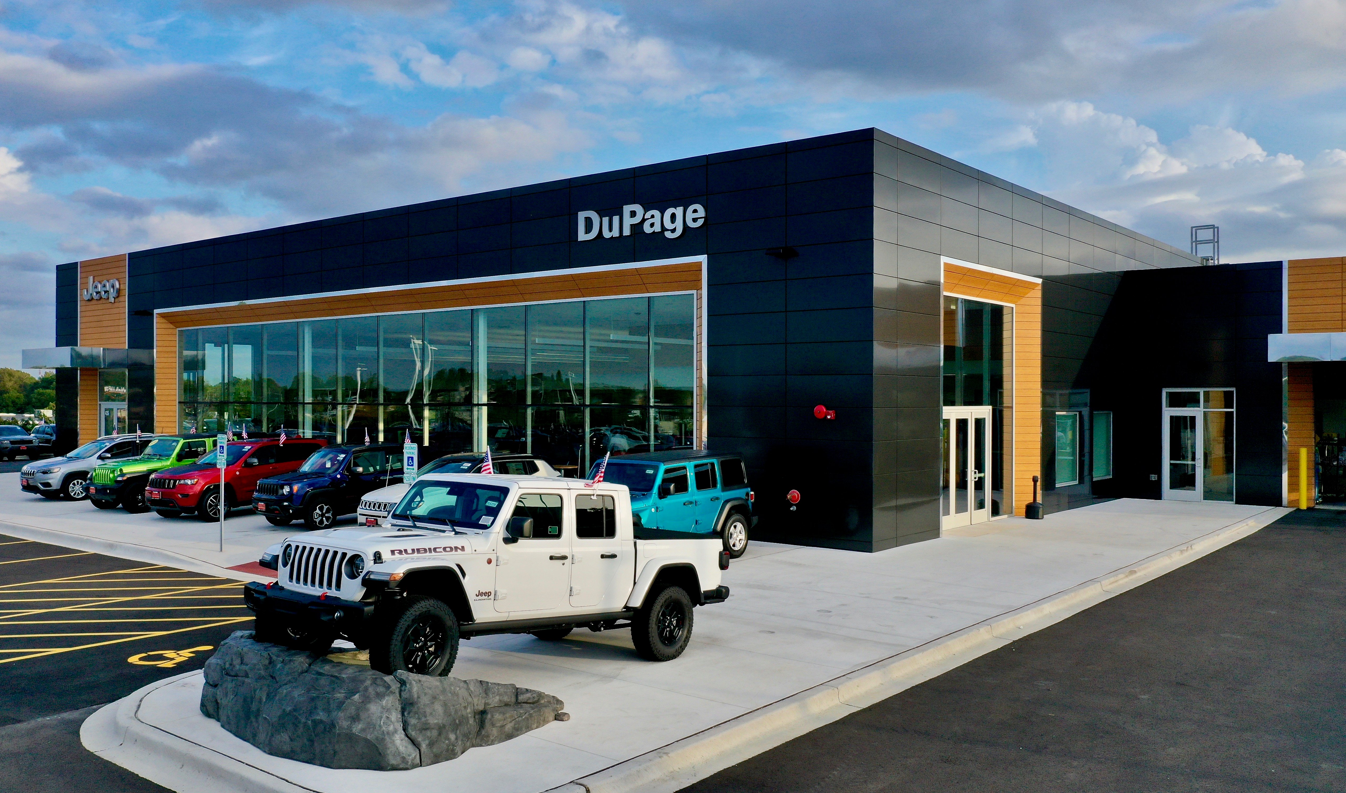 DuPage Dodge Chrysler Jeep Ram in Glendale Heights, IL 60139