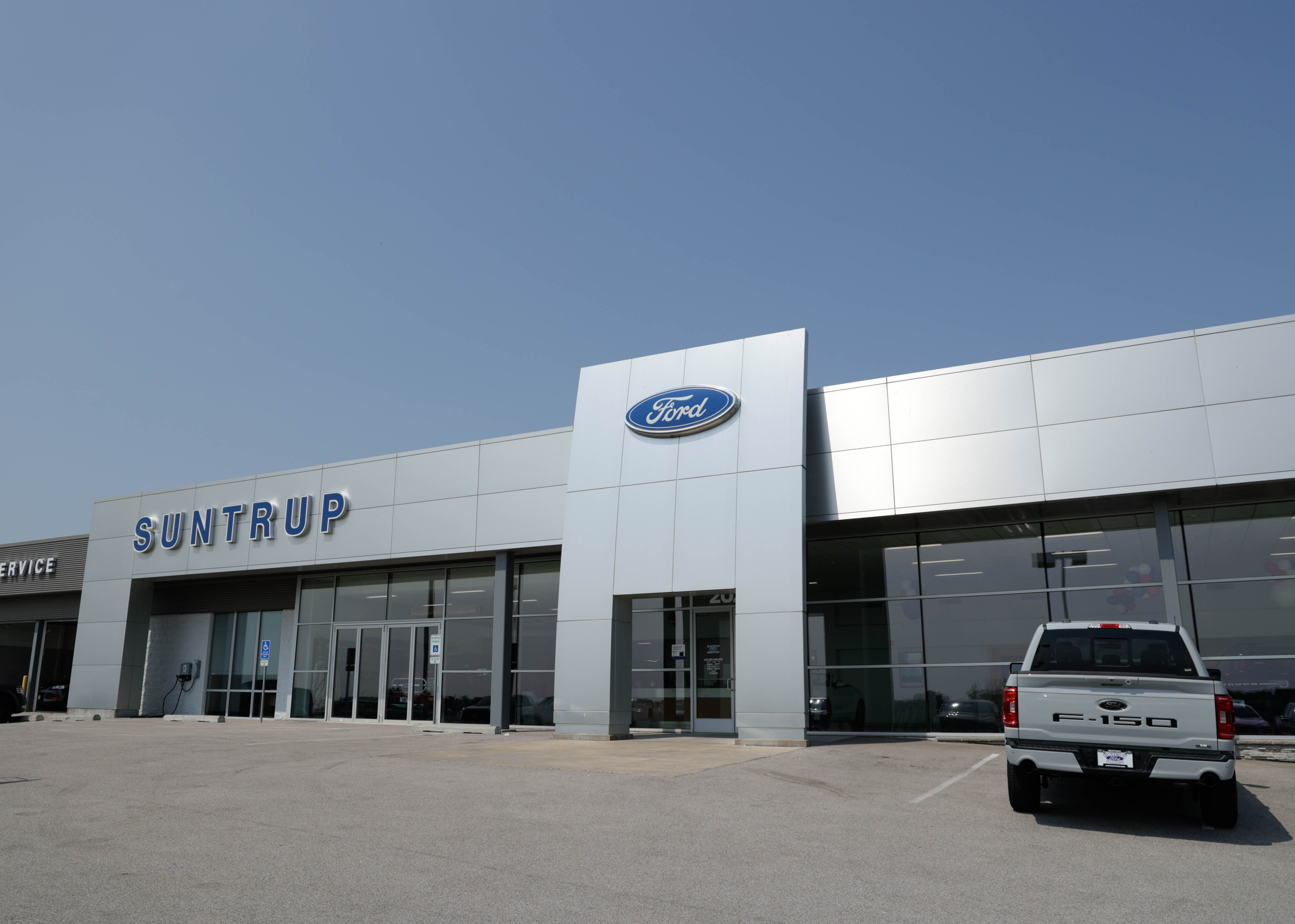 Suntrup Ford - Westport in St. Louis, MO 63114