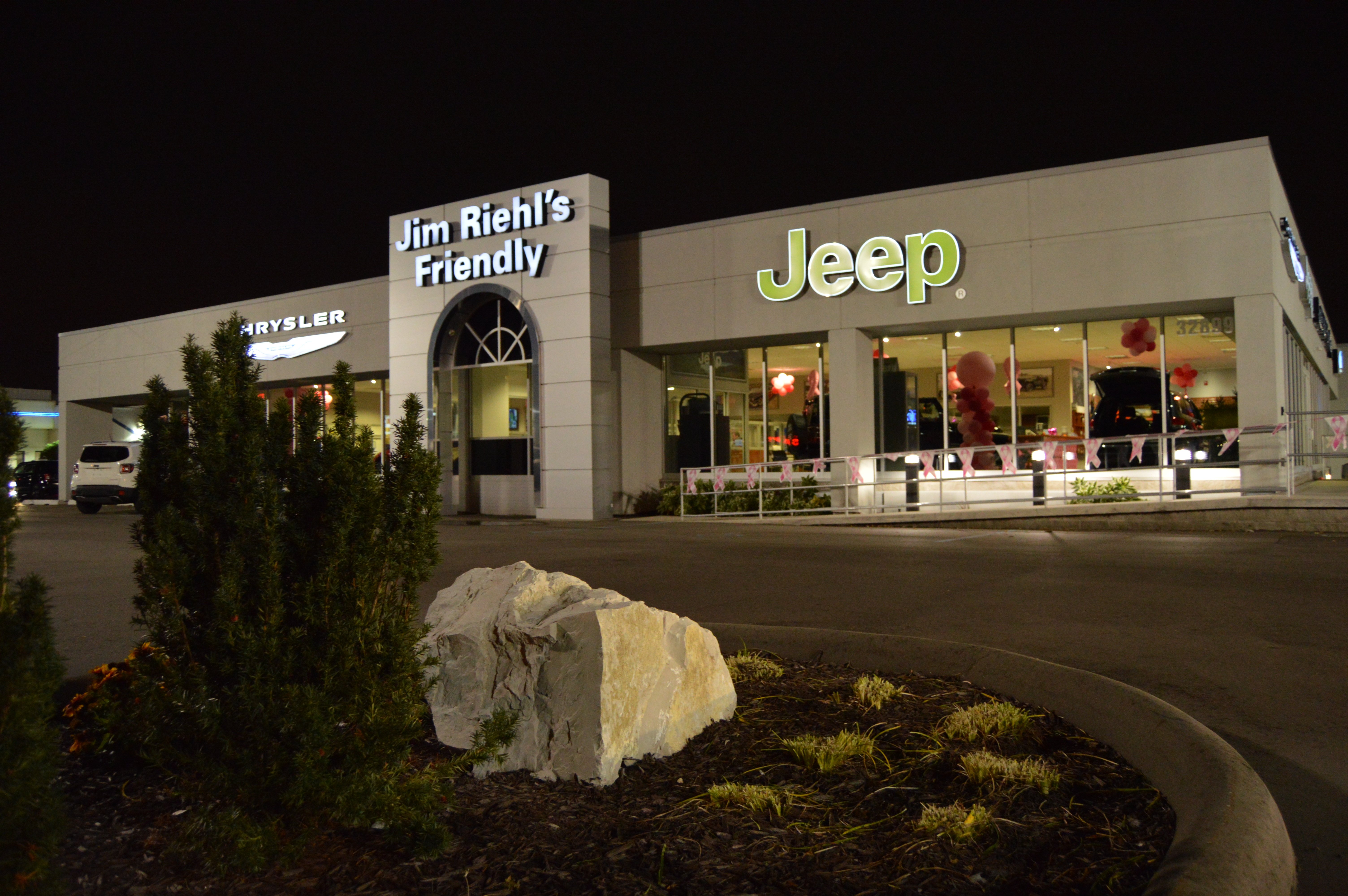 Jim Riehl's Friendly Chrysler Jeep in Warren, MI 48093