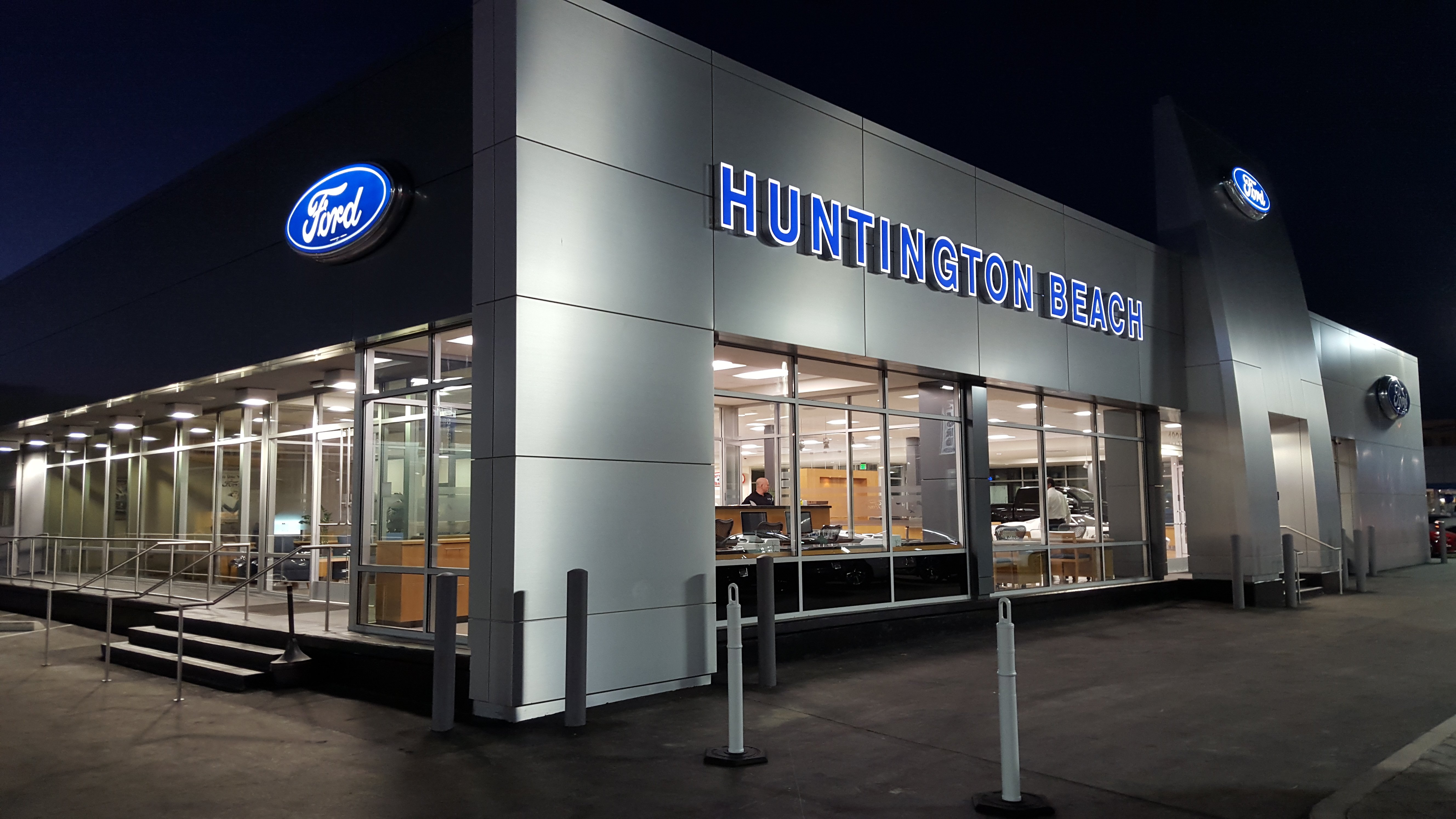 Huntington Beach Ford in Huntington Beach, CA 92648