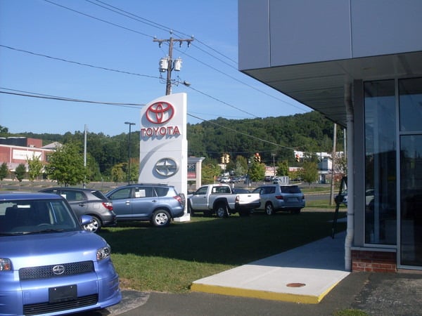 Greentree Toyota in Danbury, CT 06811