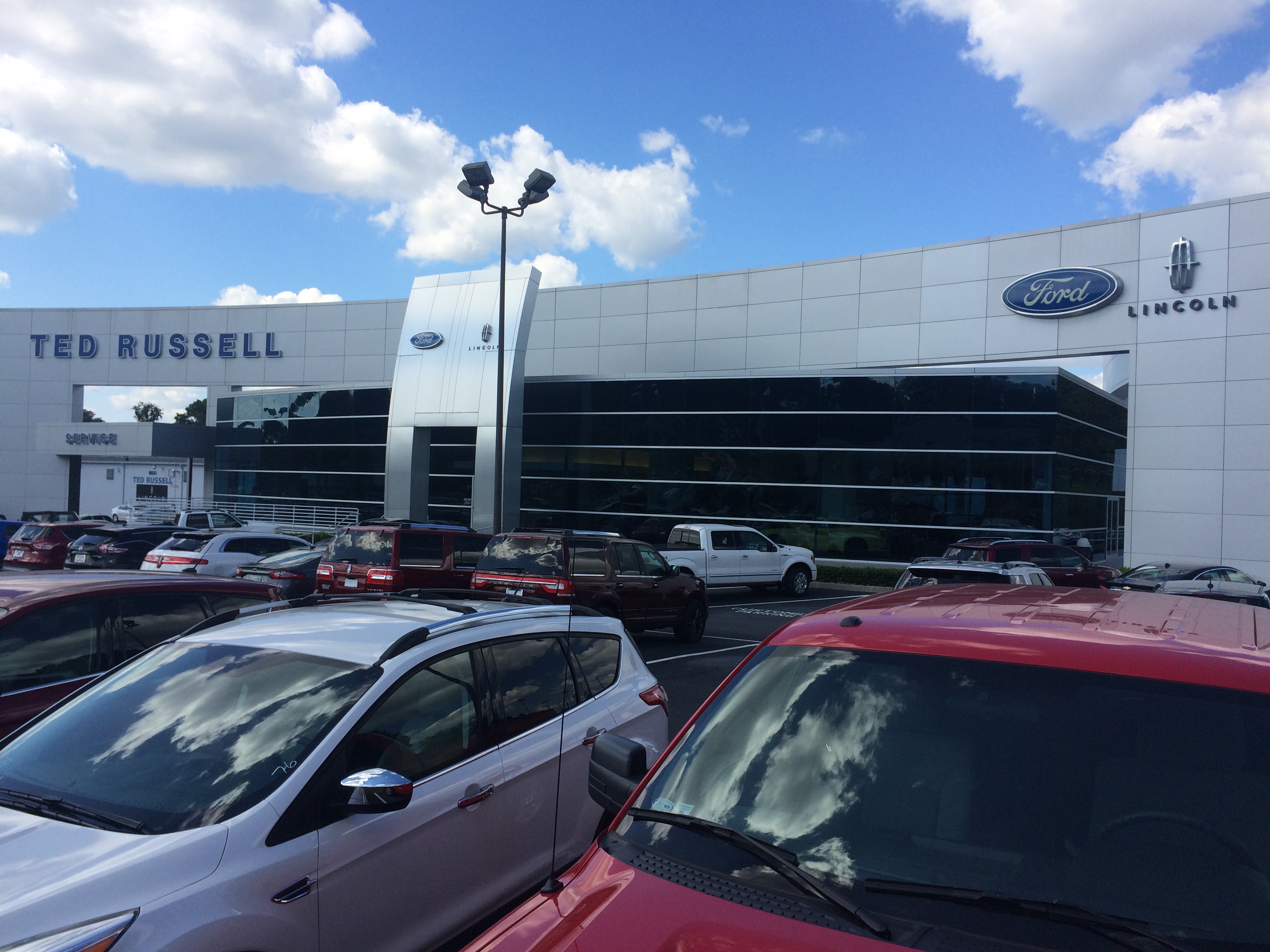 Ted Russell Ford Lincoln Kingston Pike in Knoxville, TN 37919