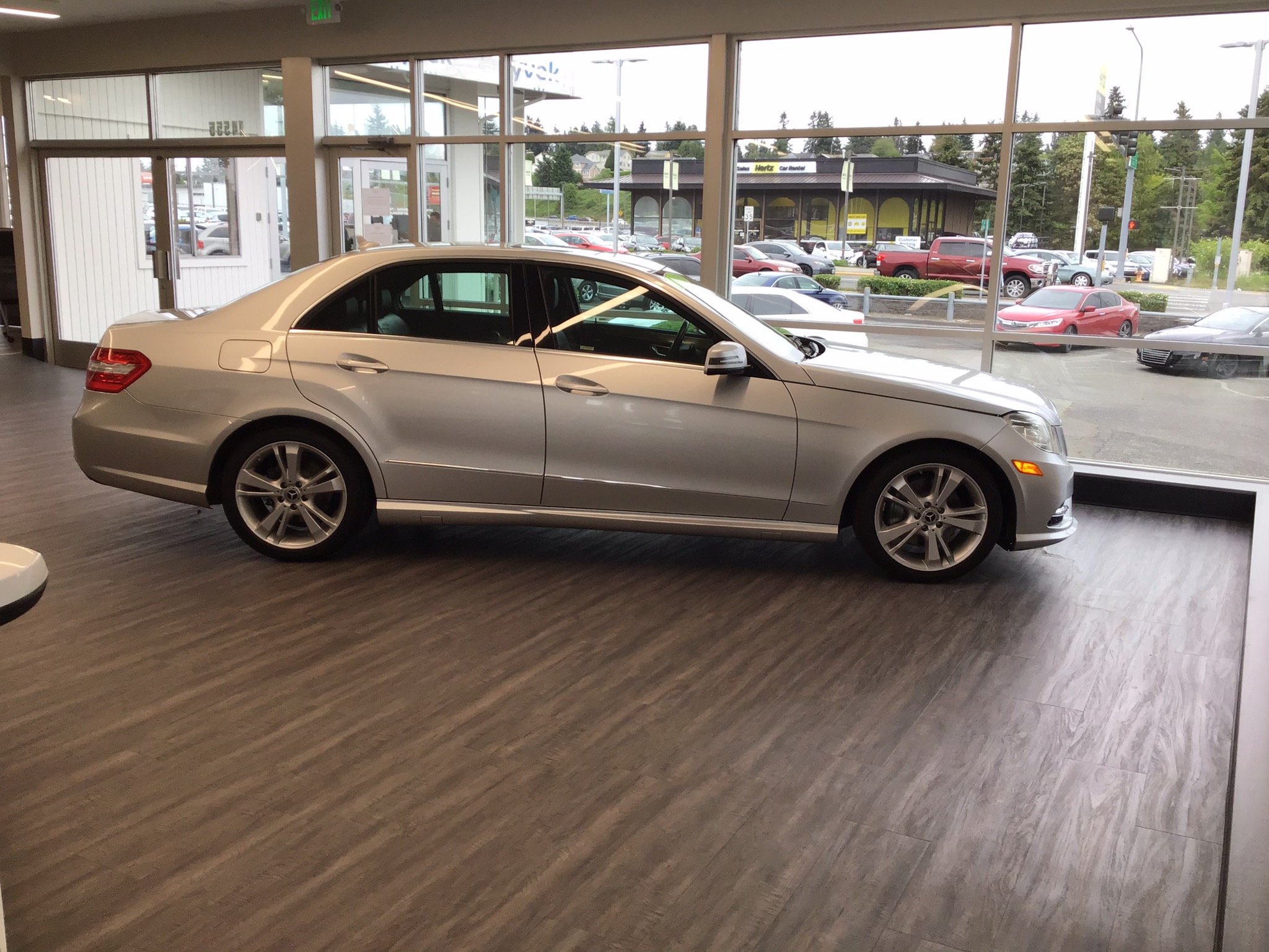 Rairdon's Auto Outlet in Burien, WA 98168