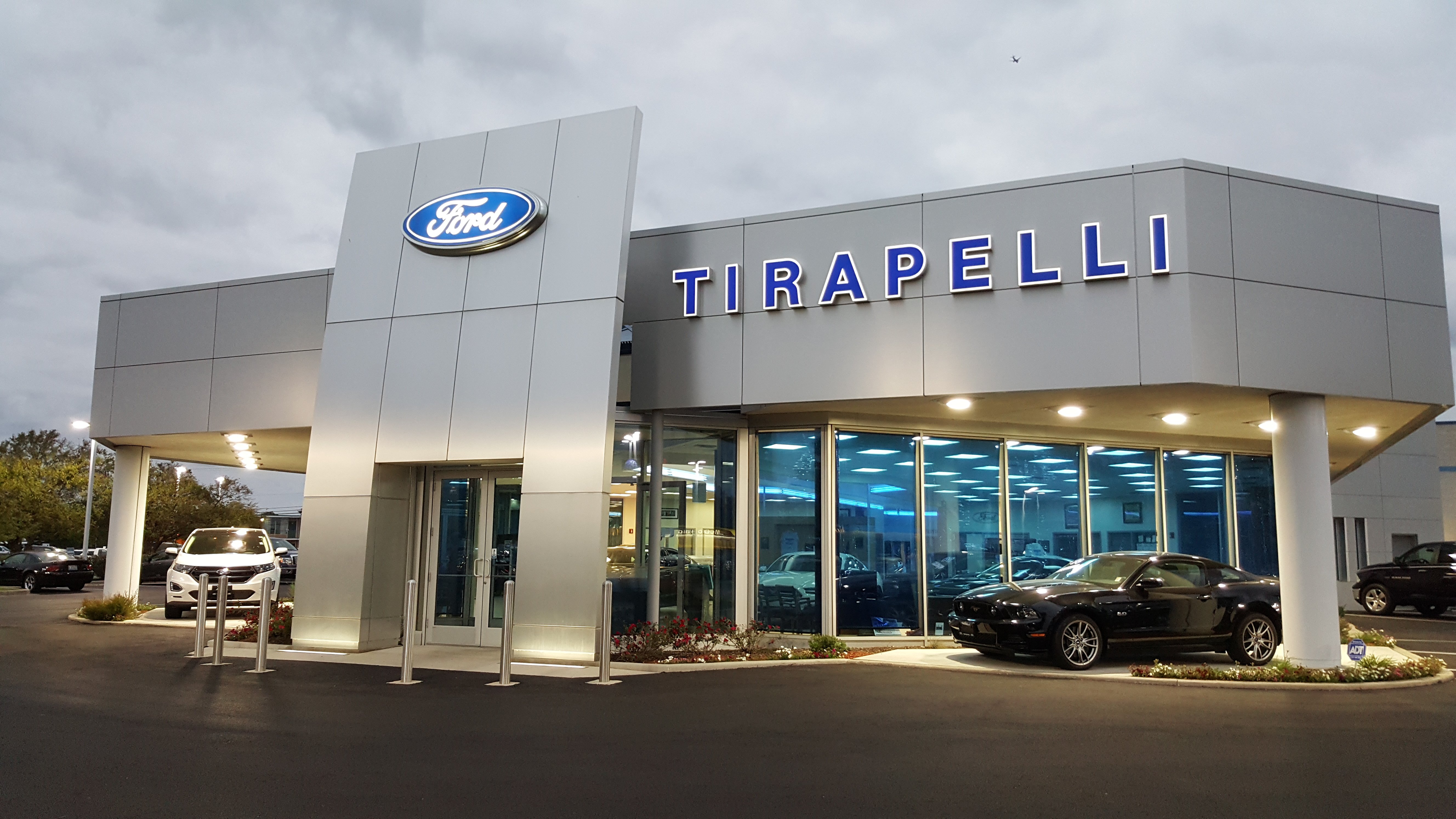 Ron Tirapelli Ford in Shorewood, IL 60404