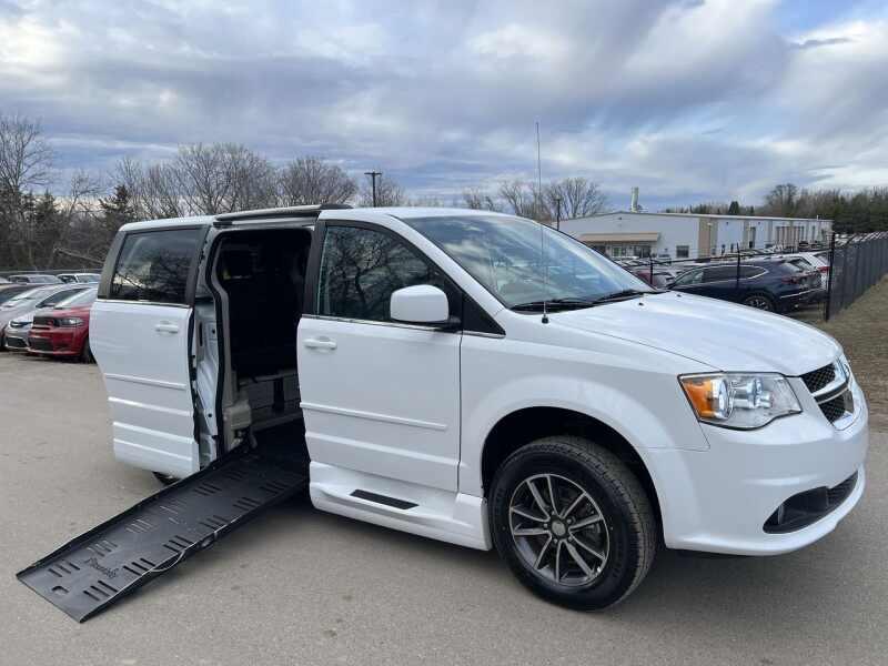 2017 Dodge grand caravan White, 22K miles for Sale