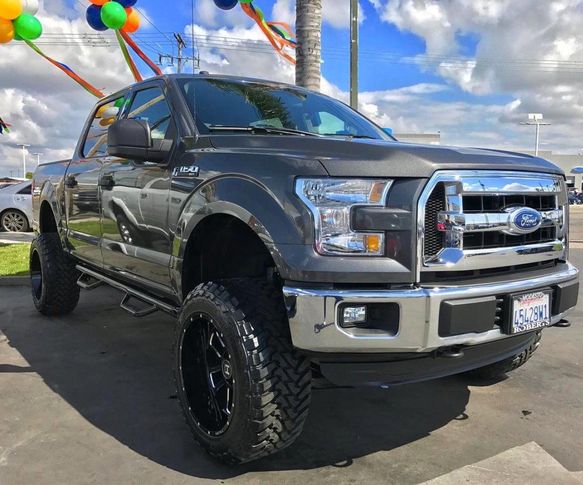Roberts Auto Sales in Modesto, CA 95356