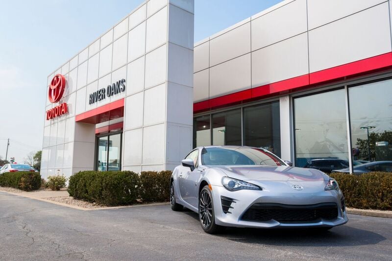 Advantage Toyota of River Oaks in Calumet, IL 60409