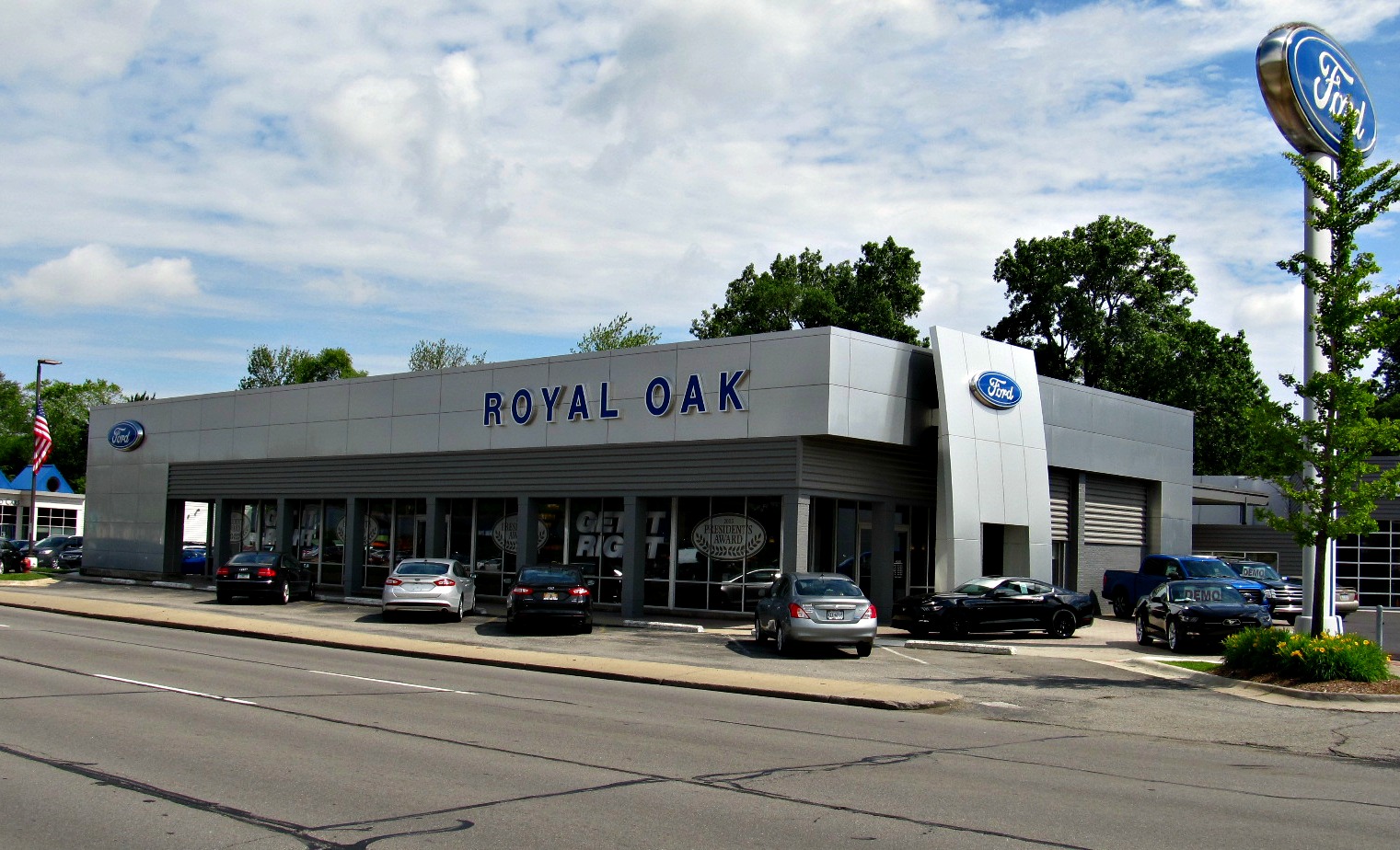 Royal Oak Ford in Royal Oak, MI 48067