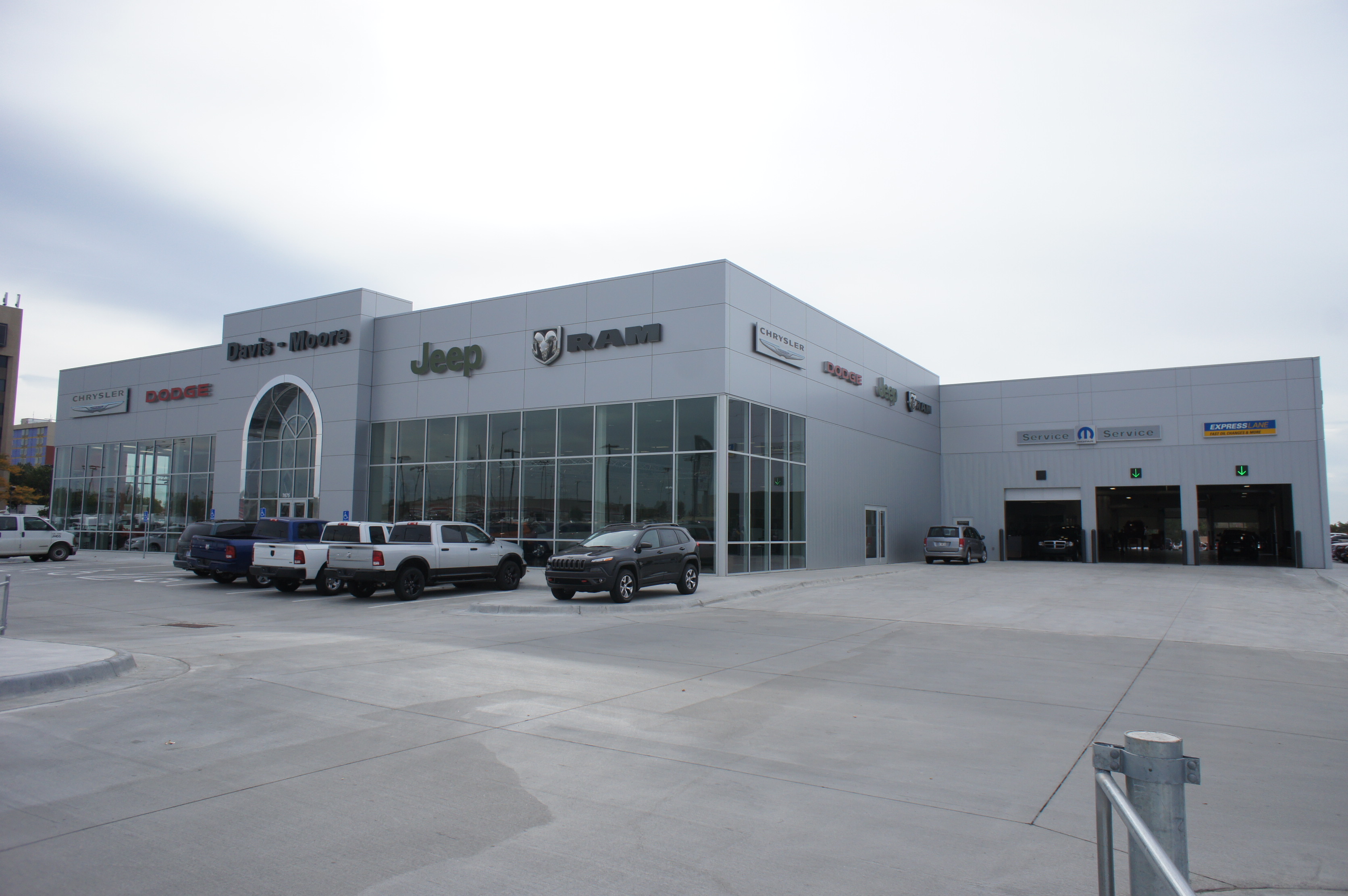 Davis-Moore Chrysler Dodge Jeep RAM in Wichita, KS 67207