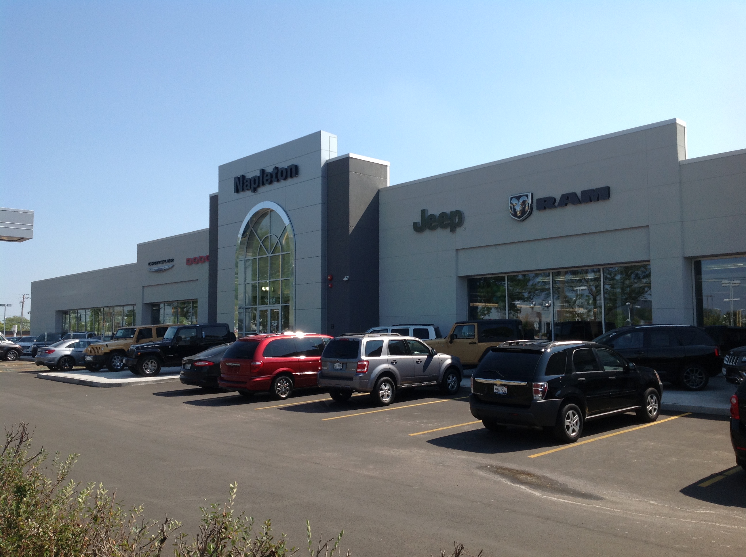 Napletons Arlington Heights Chrysler Dodge Jeep RAM in Arlington Heights, IL 60004