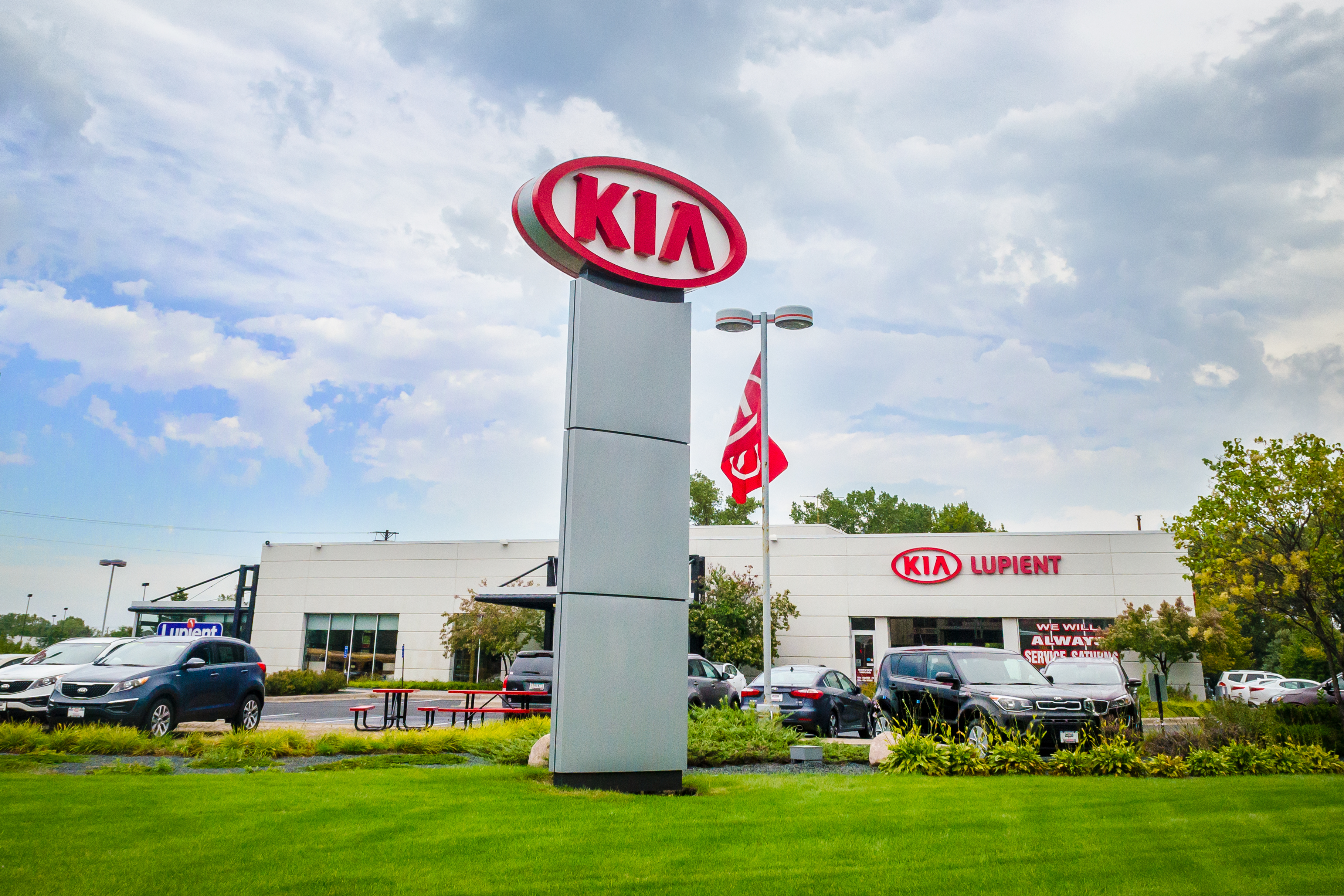 Lupient KIA Nissan in Brooklyn Park, MN 55445