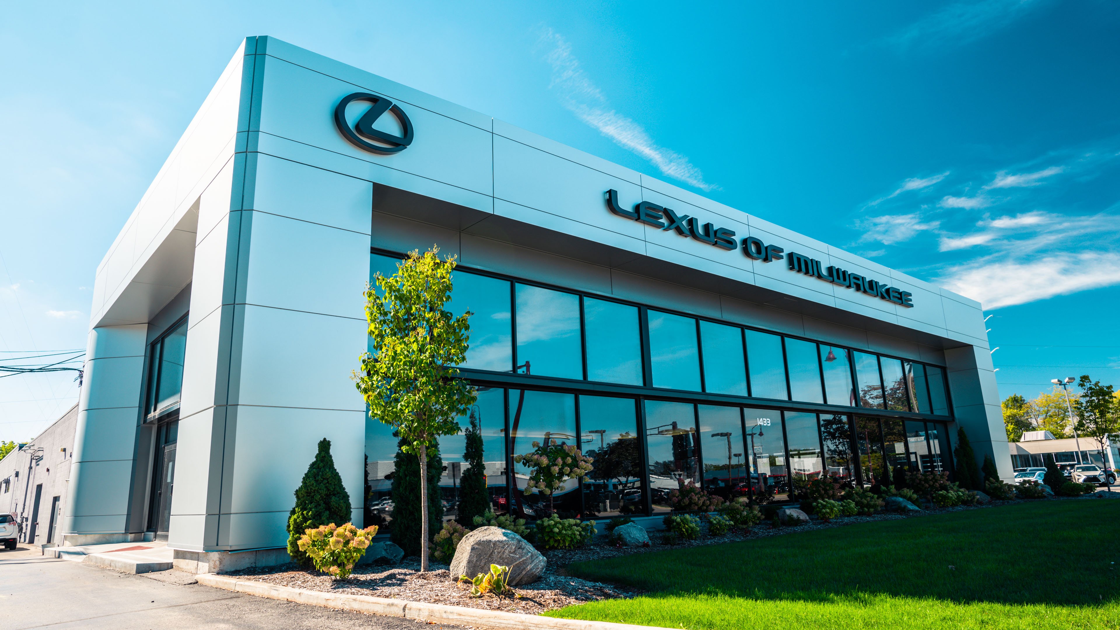 Lexus of Milwaukee in Milwaukee, WI 53209