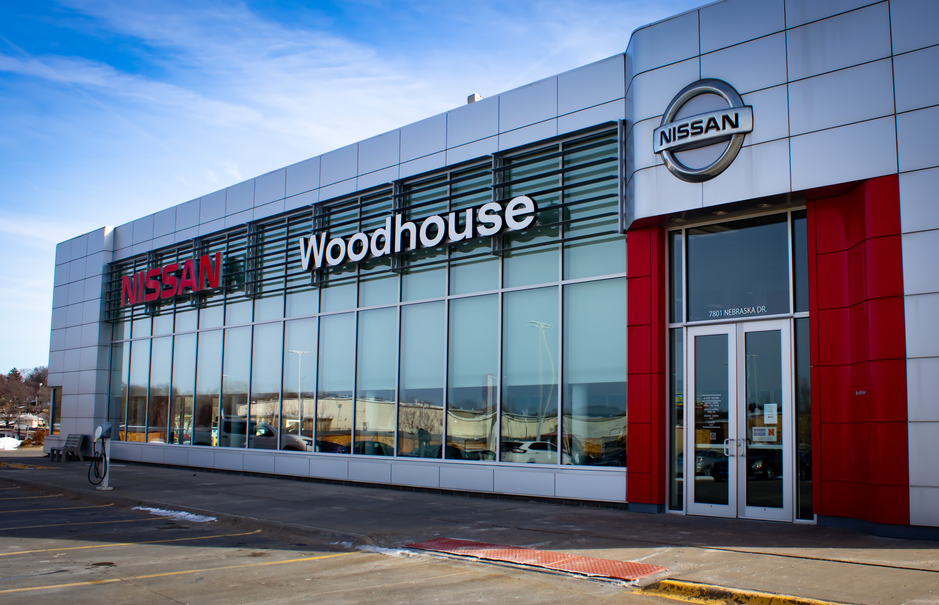 Woodhouse Nissan Bellevue in Bellevue, NE 68005
