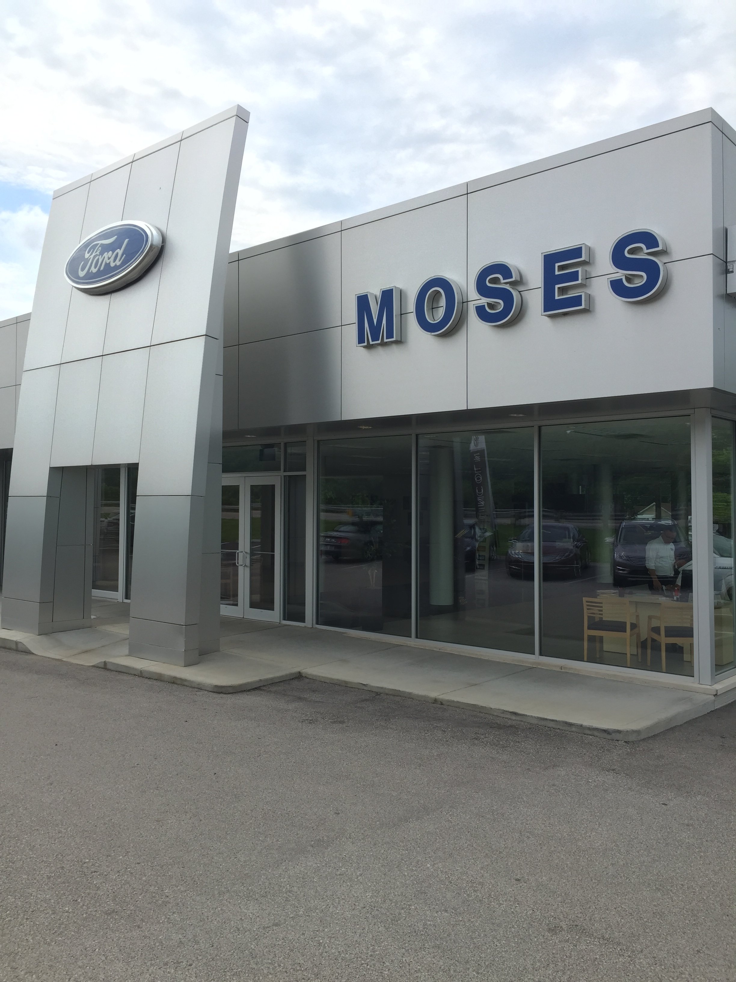 Moses Ford Lincoln in St. Albans, WV 25177