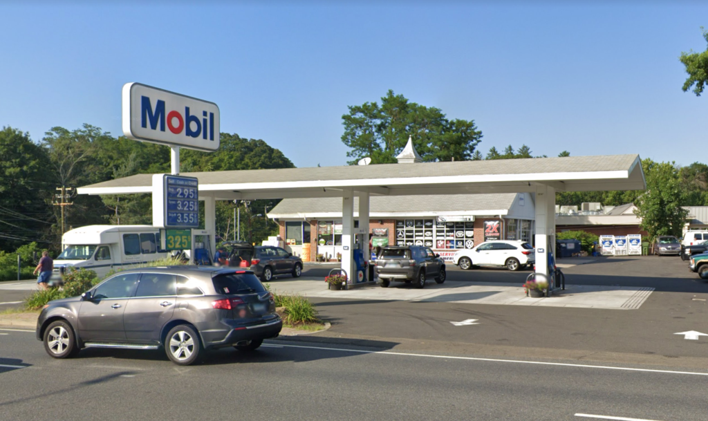 Trumbull Mobil Service Center | Trumbull, CT 06611