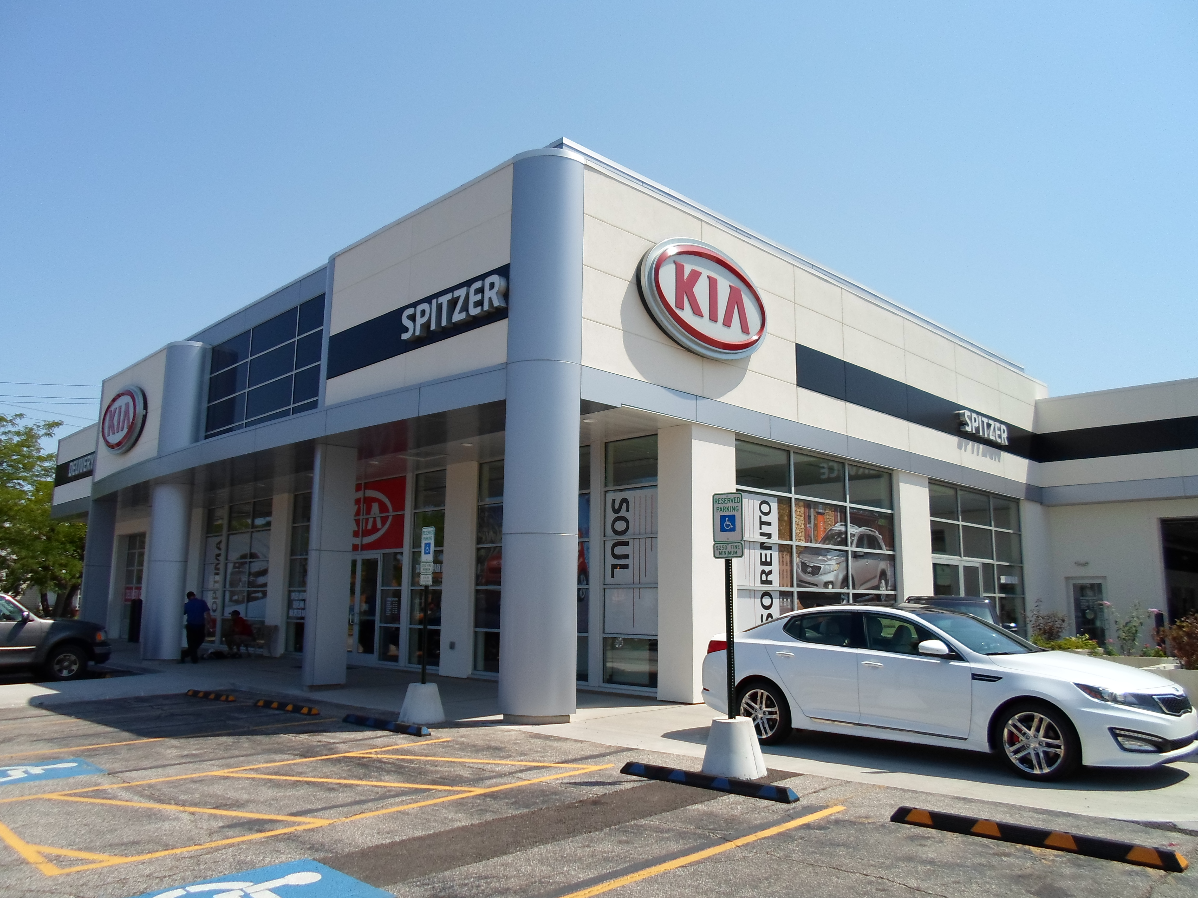 Spitzer Kia Cleveland in Cleveland, OH 44134