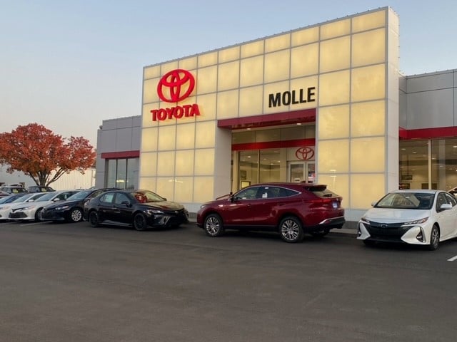 Molle Toyota in Kansas, MO 64114