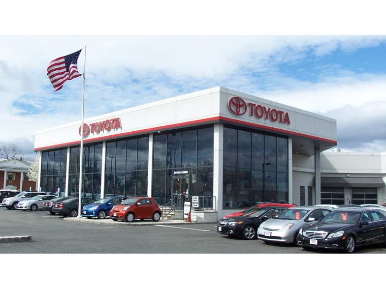 Parkway Toyota in Englewood Cliffs, NJ 07632