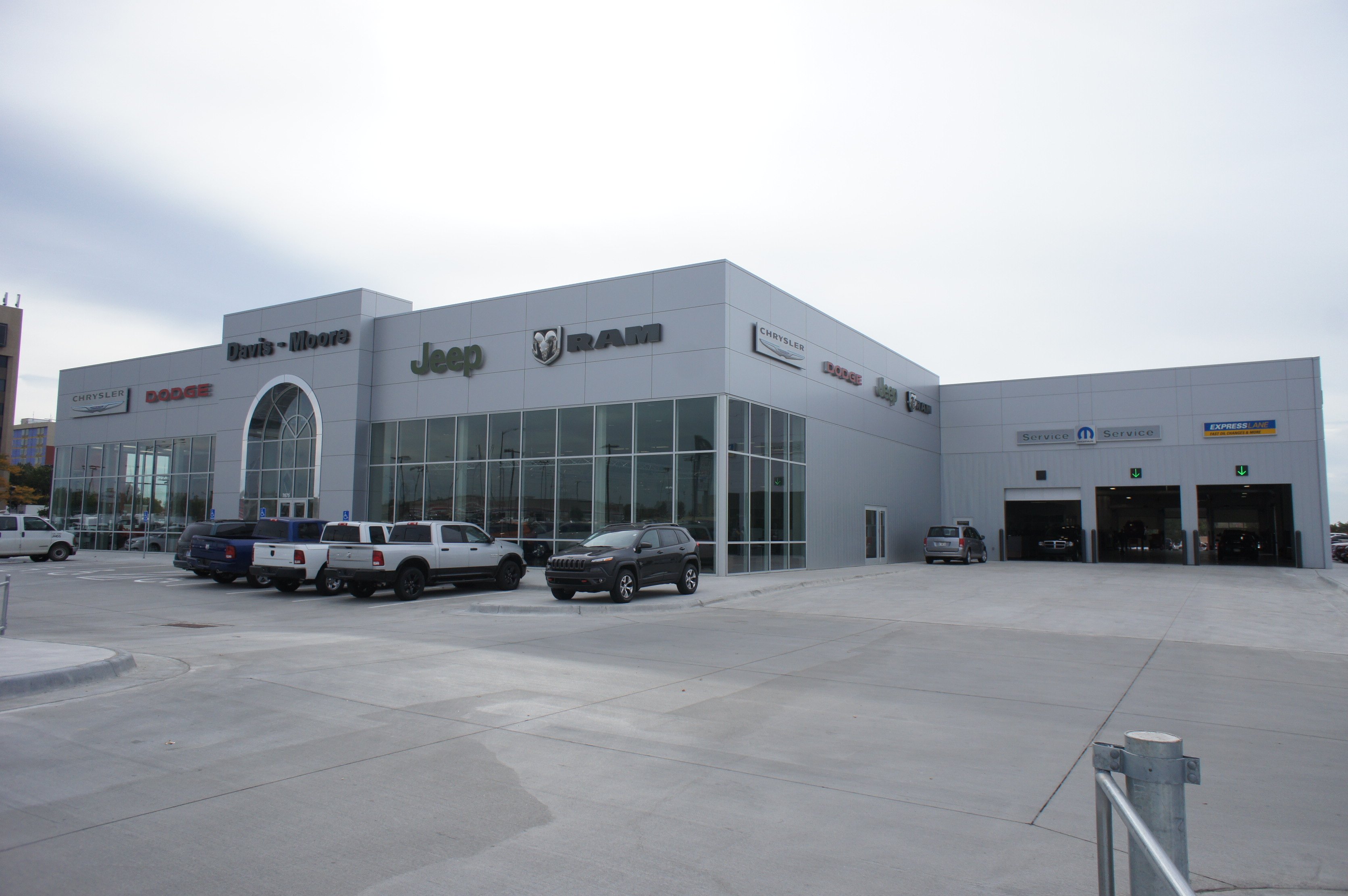 Davis-Moore Chrysler Dodge Jeep RAM in Wichita, KS 67207