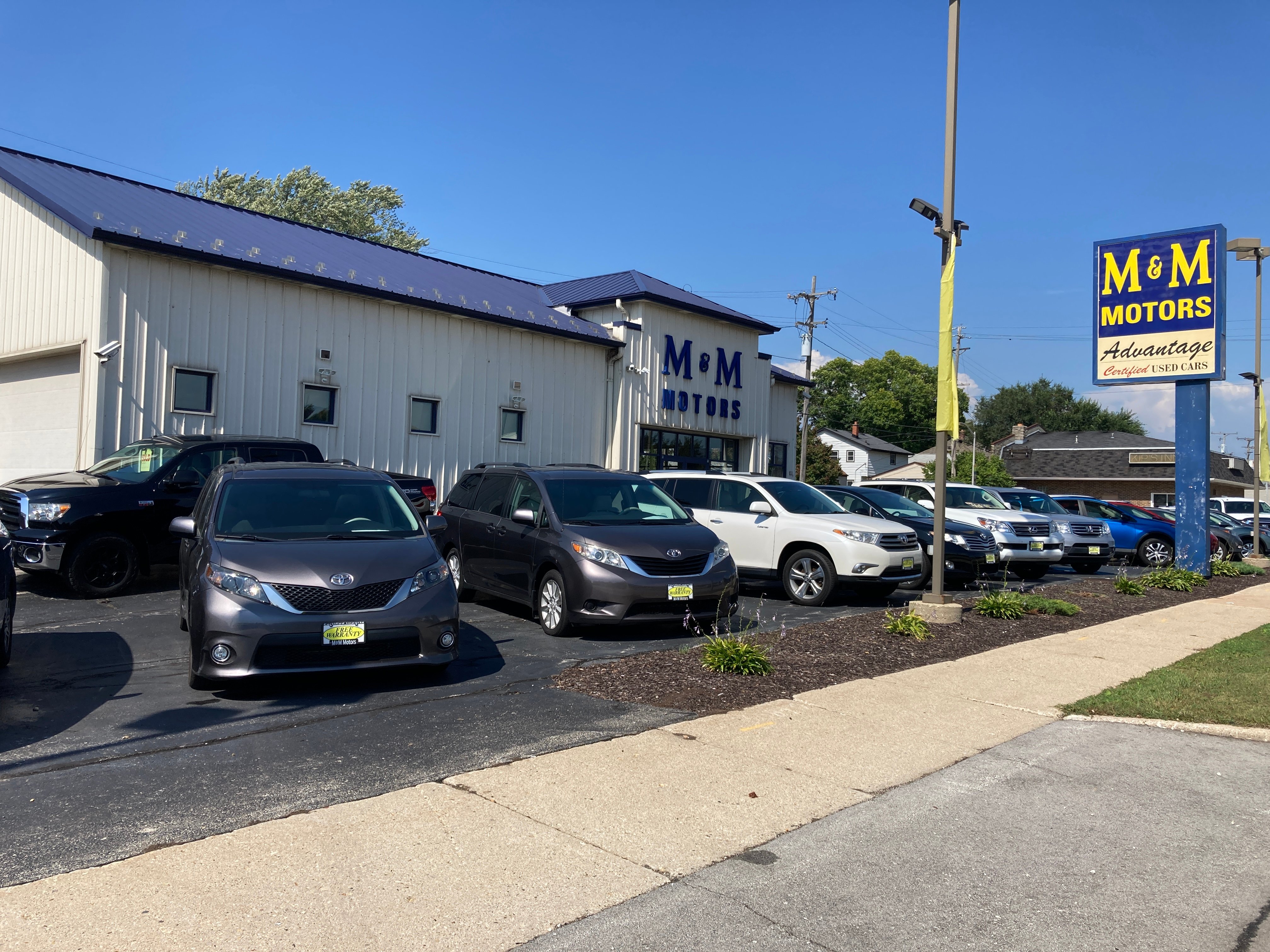 M & M Motors, Inc. in West Allis, WI 53214
