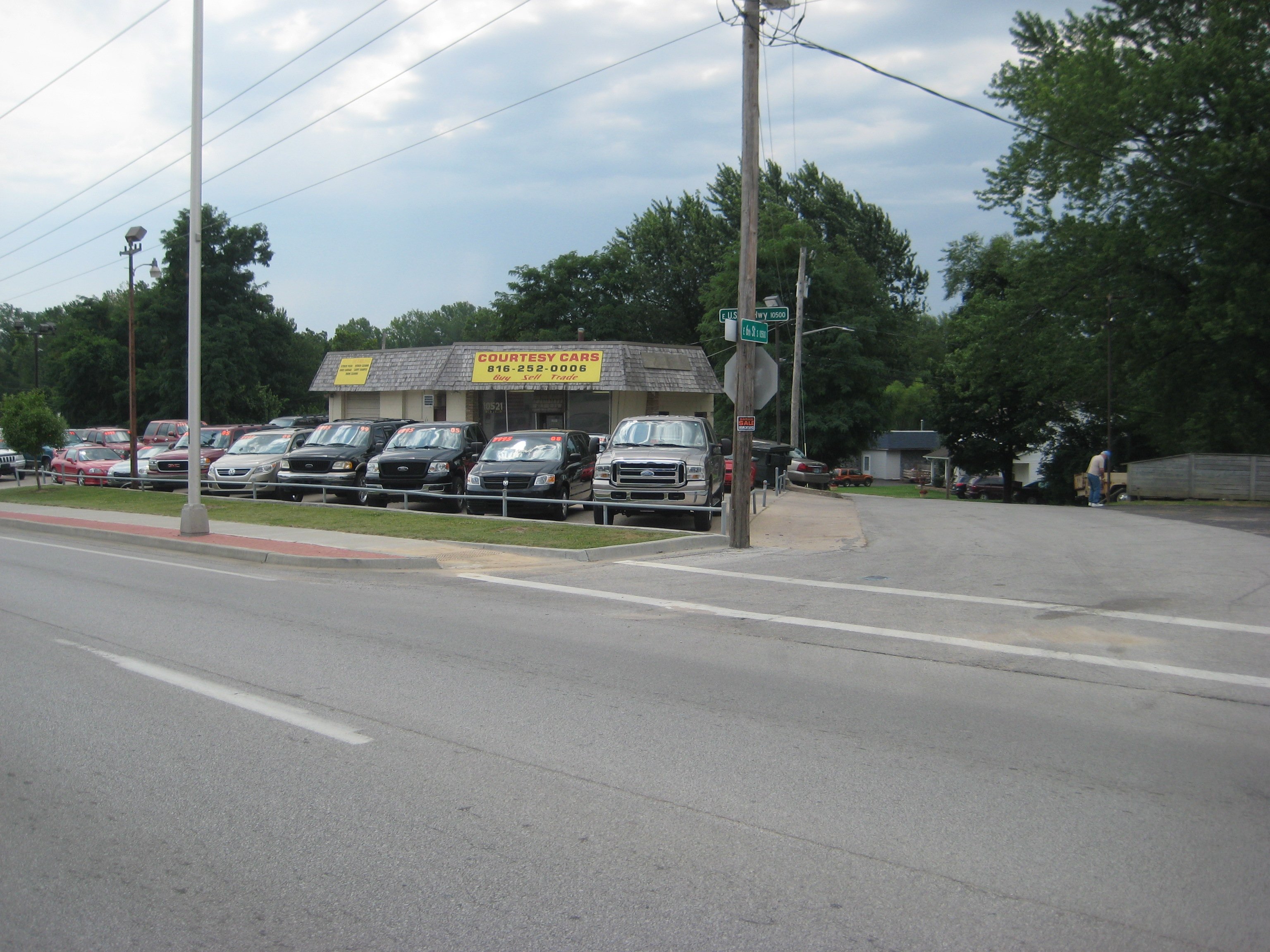 Courtesy Cars in Independence, MO 64053