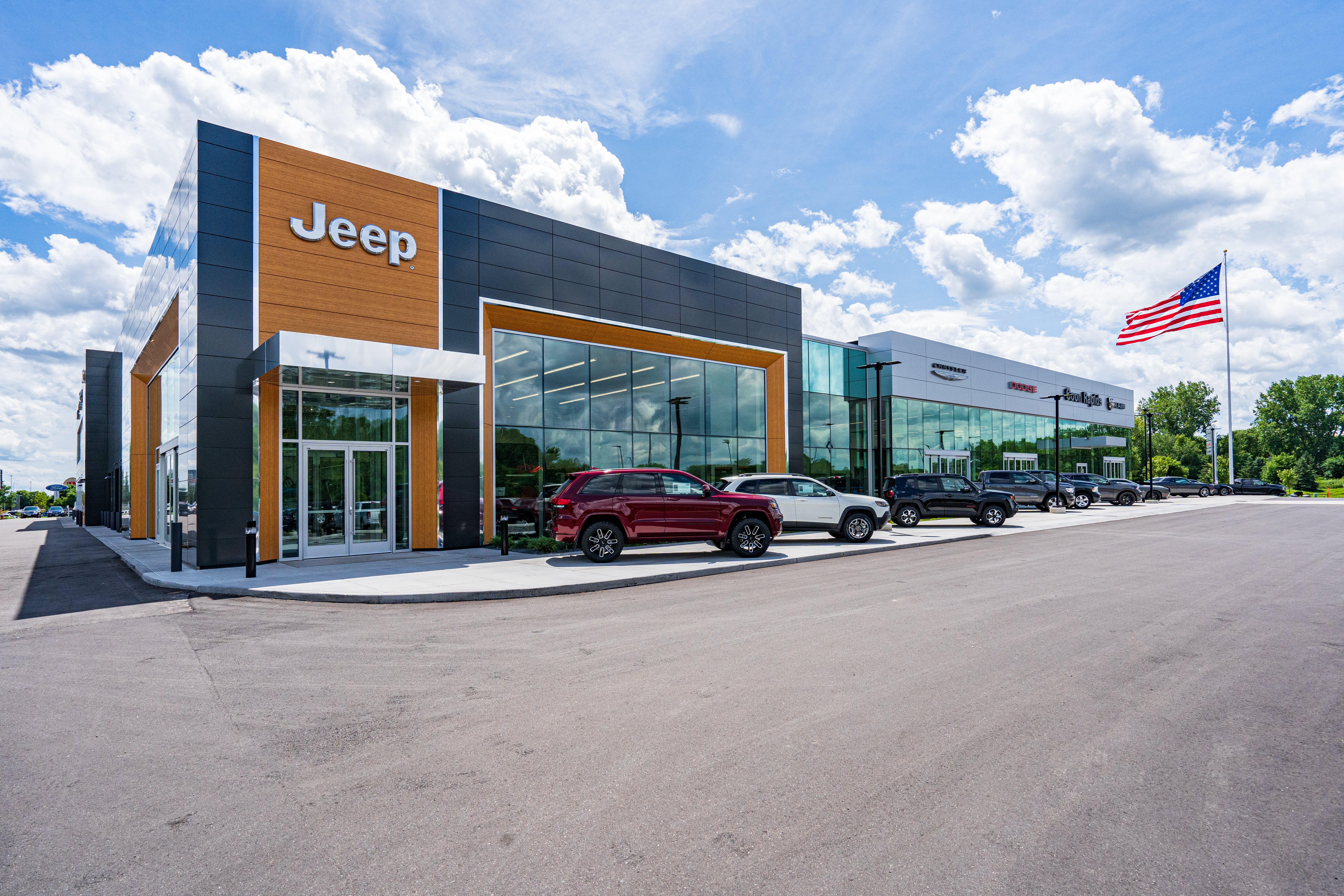 Coon Rapids Chrysler Dodge Jeep Ram in Coon Rapids, MN 55433