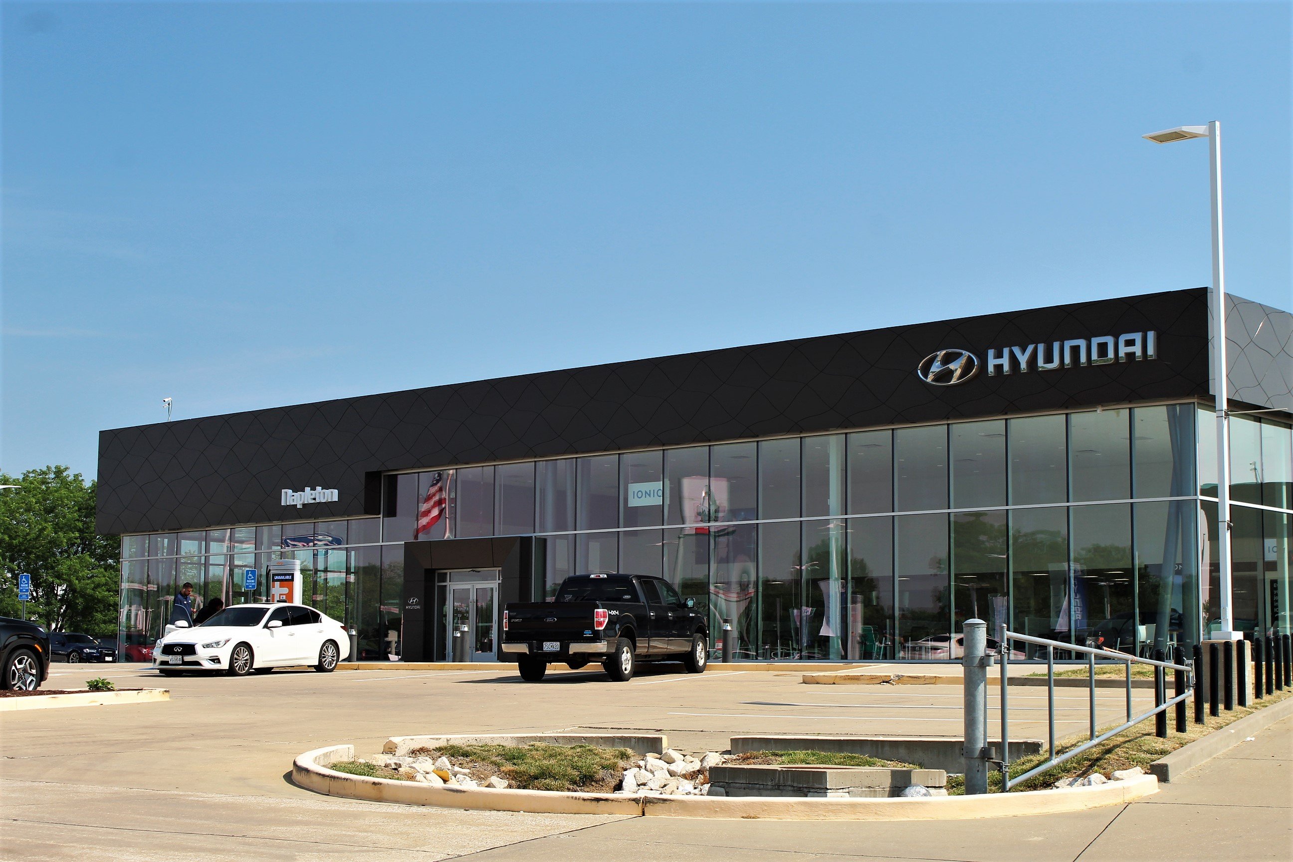 Napleton Hyundai in Hazelwood, MO 63042