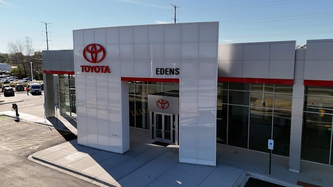 Toyota On Edens in Northbrook, IL 60062