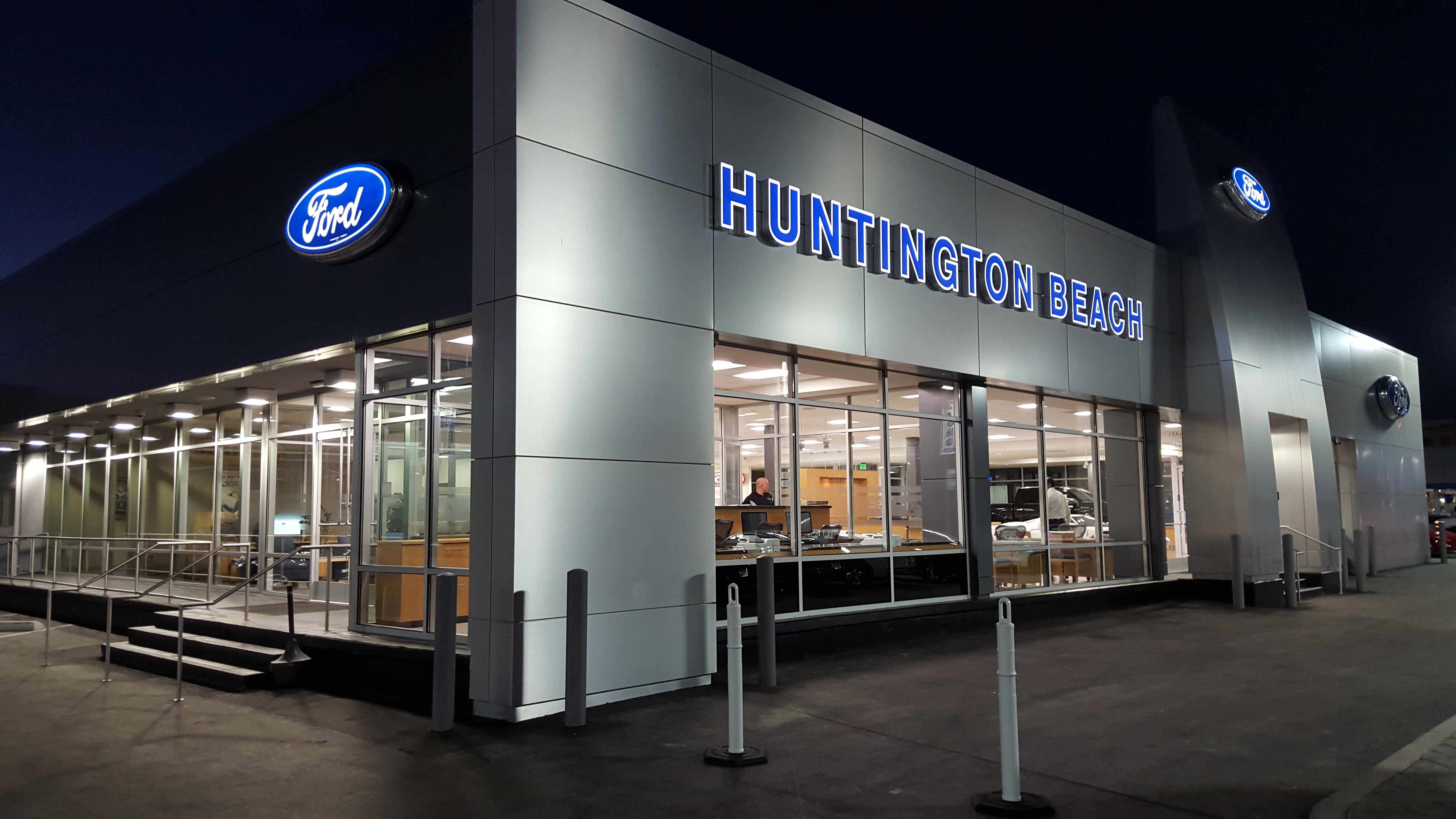 Huntington Beach Ford in Huntington Beach, CA 92648
