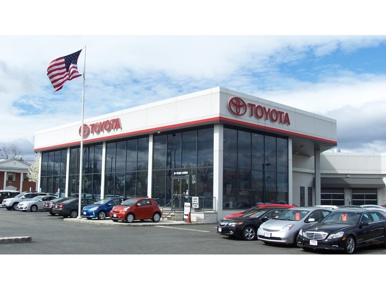 Parkway Toyota in Englewood Cliffs, NJ 07632
