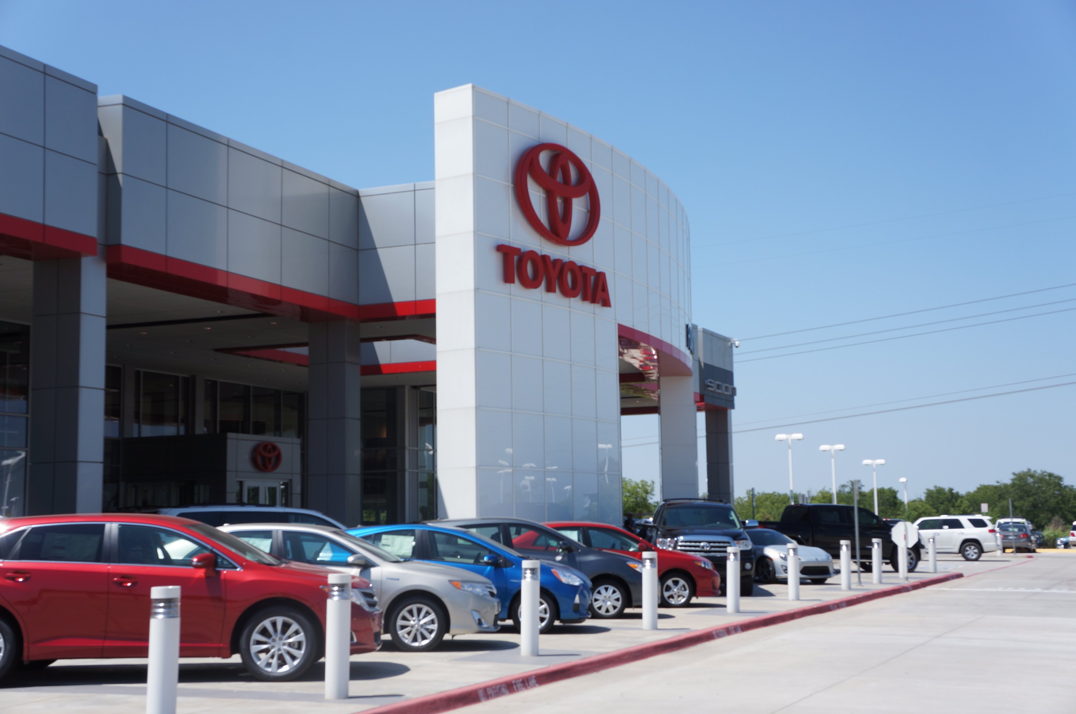 Fowler Toyota in Norman, OK 73072
