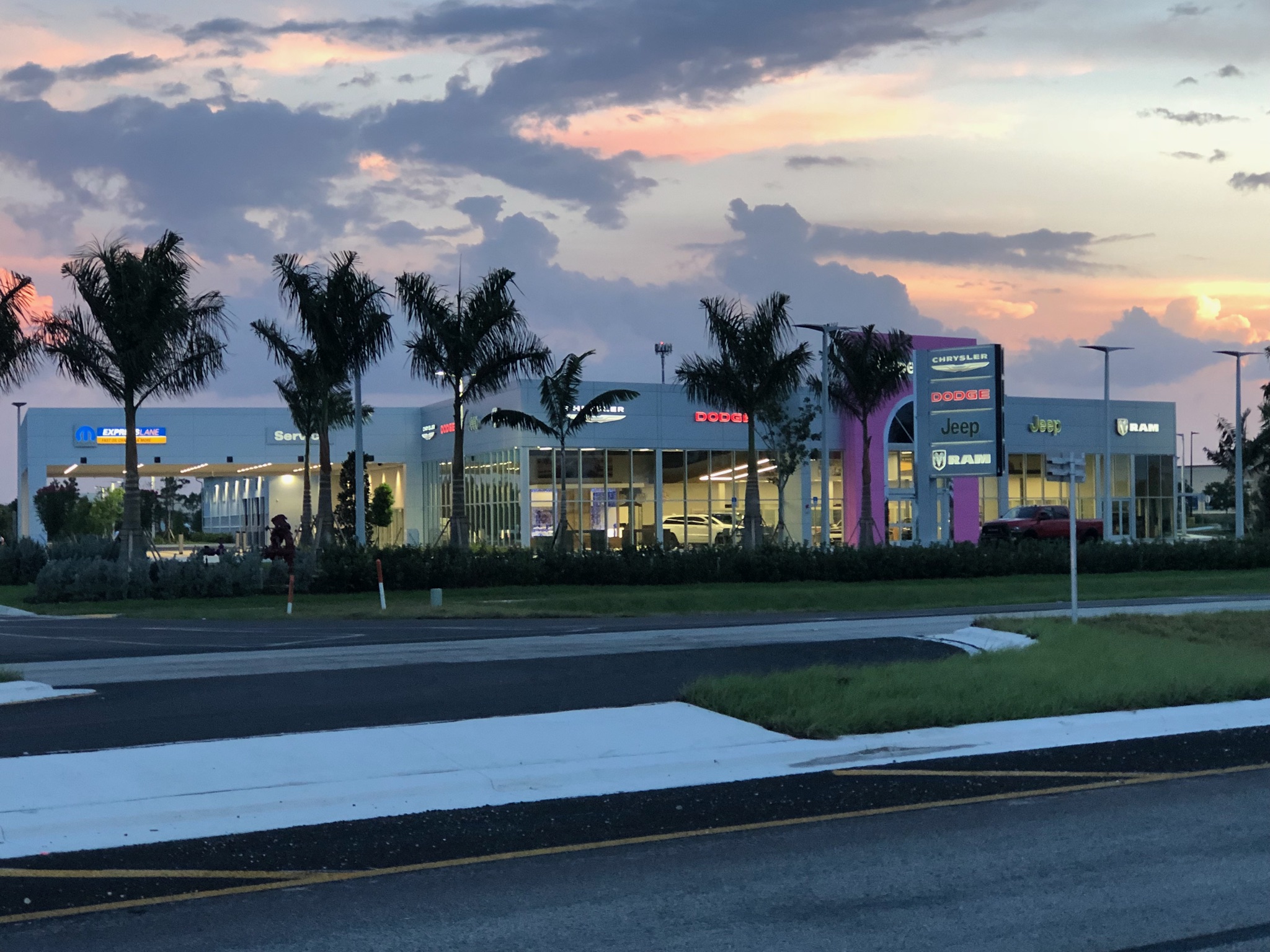 Cape Coral Chrysler Dodge Jeep RAM in Cape Coral, FL 33909