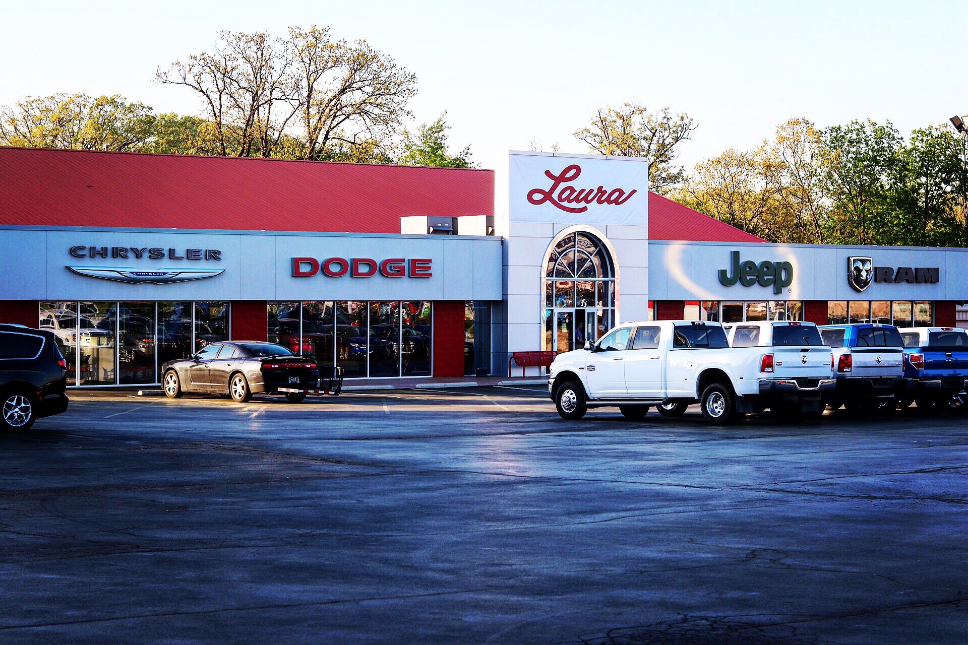 Laura Chrysler Dodge Jeep Ram of Sullivan in St. Clair, MO 63077