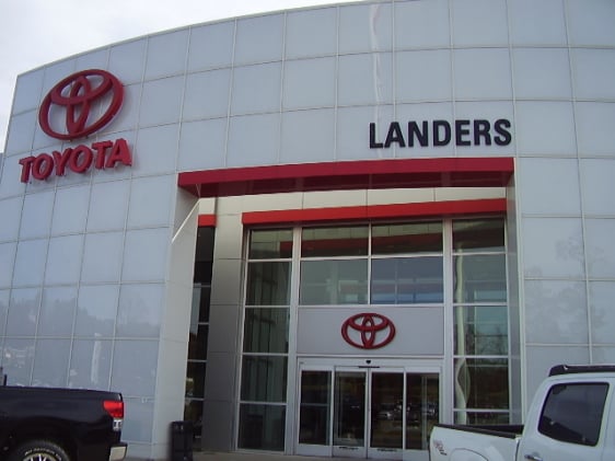 Landers Toyota in Little Rock, AR 72204