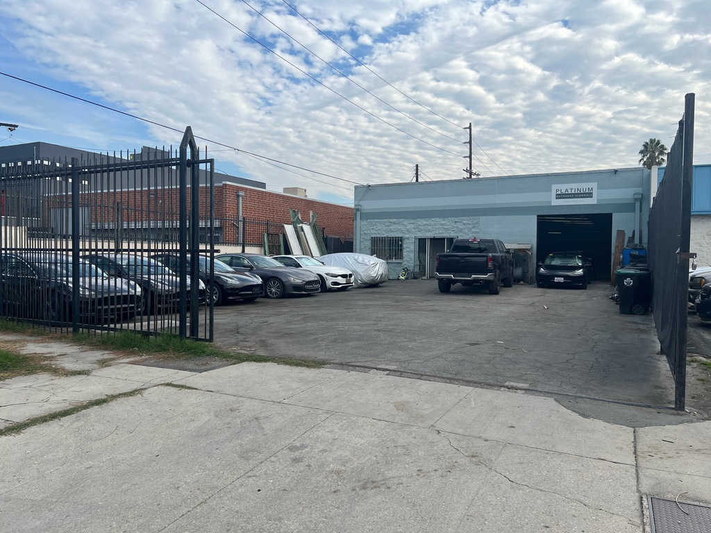 Platinum Auto Repair Facility | Los Angeles, CA 91605