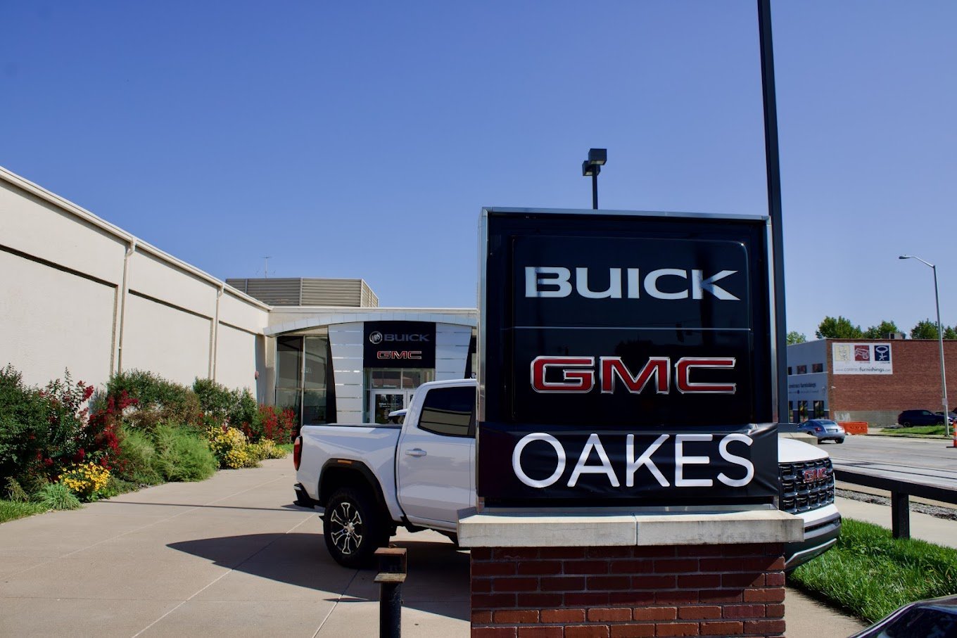 Oakes Buick GMC in Kansas, MO 64111