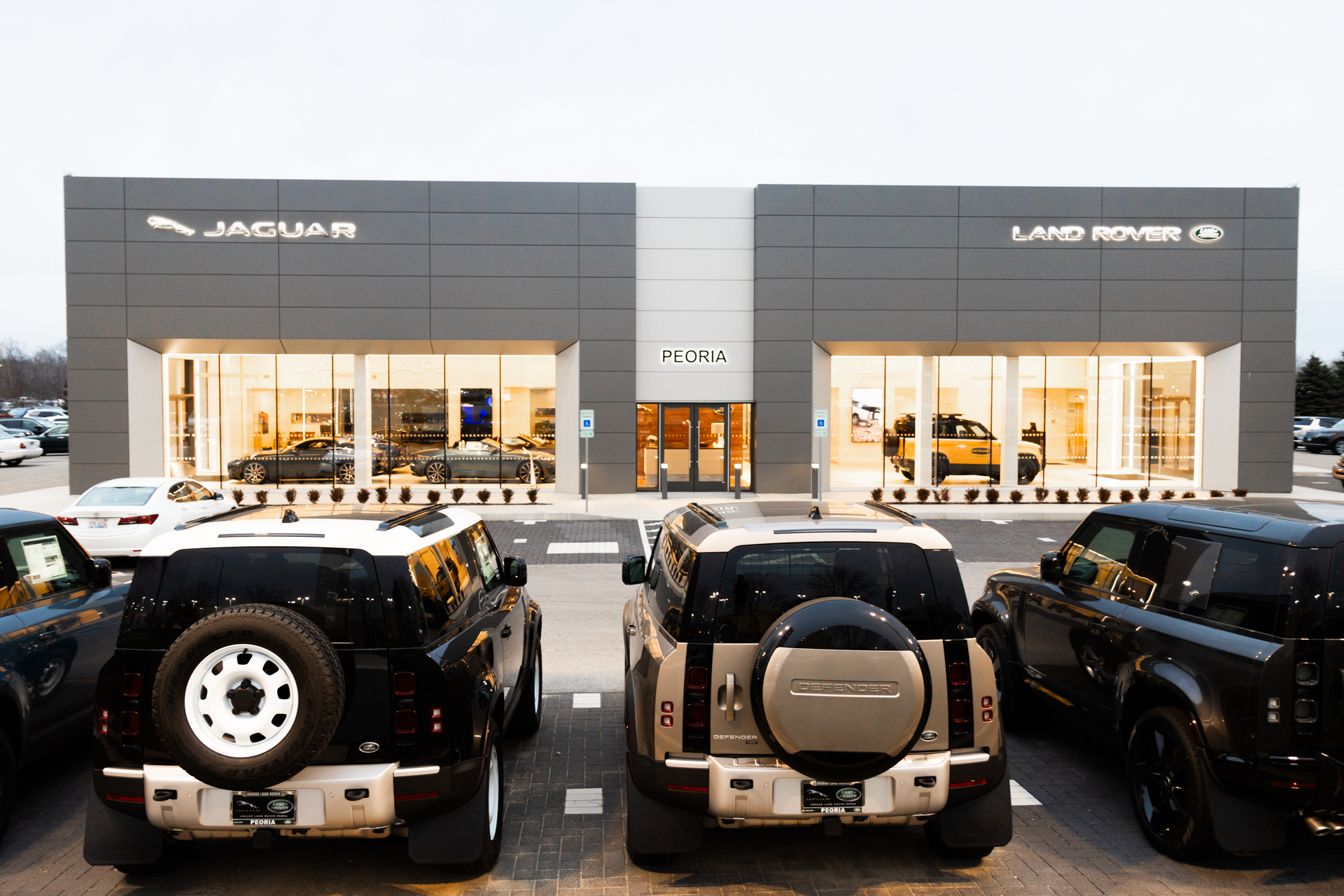 Jaguar Land Rover Peoria in Peoria, IL 61614