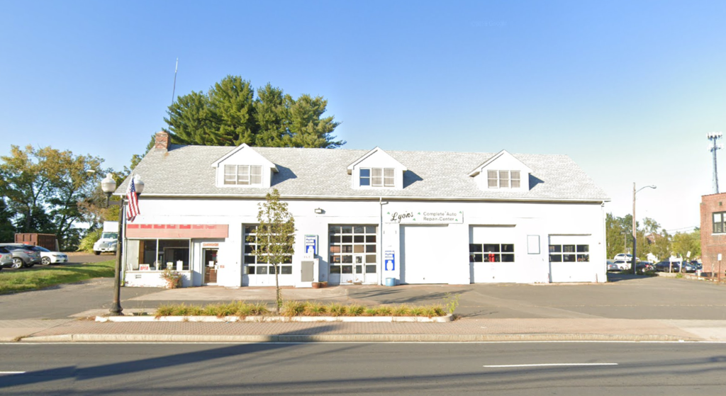Lyons Complete Auto Repair Center | West Hartford, CT 06110