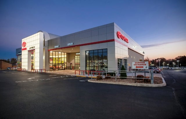 Jay Wolfe Toyota of West County in Ballwin, MO 63011