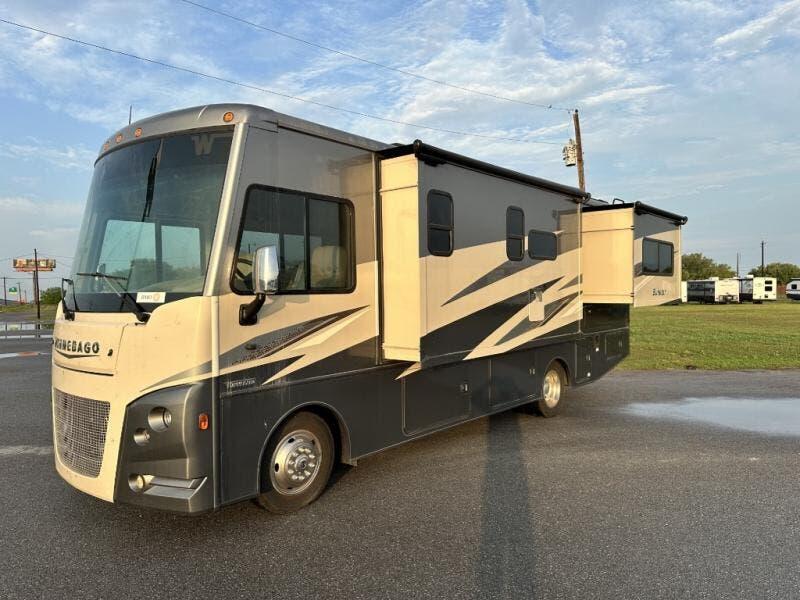 2022 Winnebago Sunstar 27P for Sale