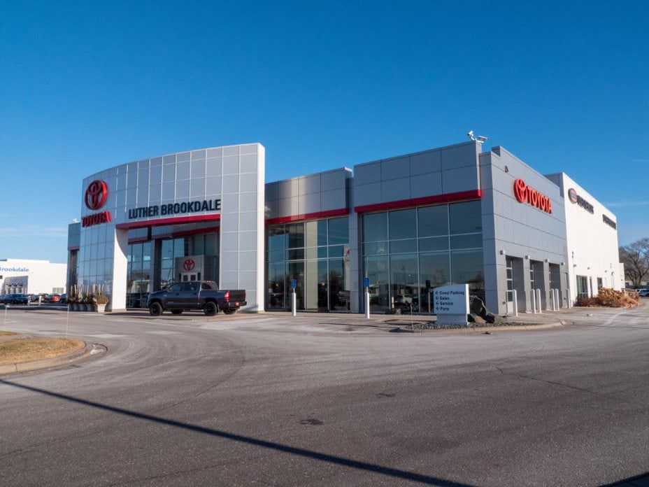 Luther Brookdale Toyota in Brooklyn Park, MN 55429