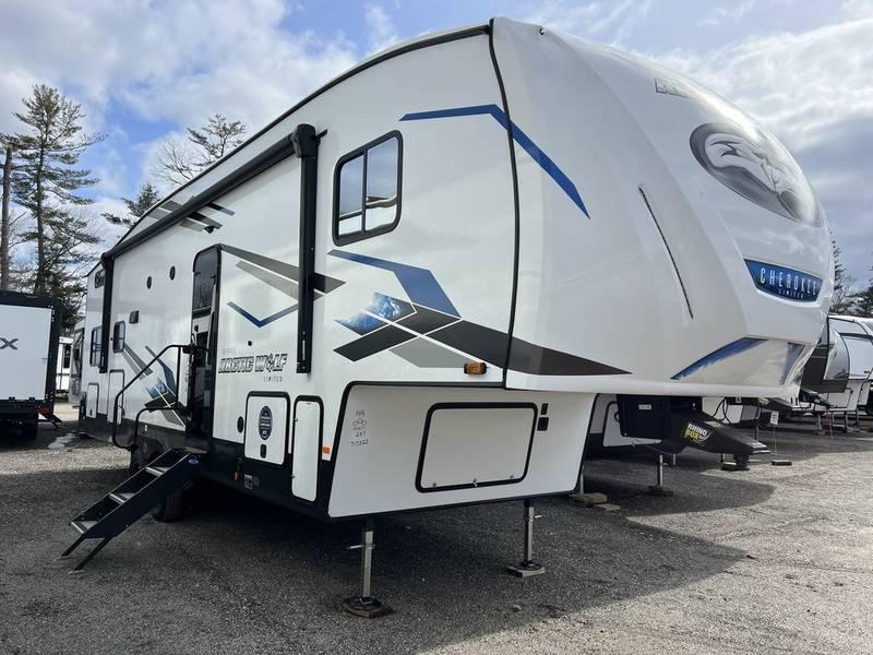 2024 Forest River Cherokee Arctic Wolf 287BH 35ft for Sale