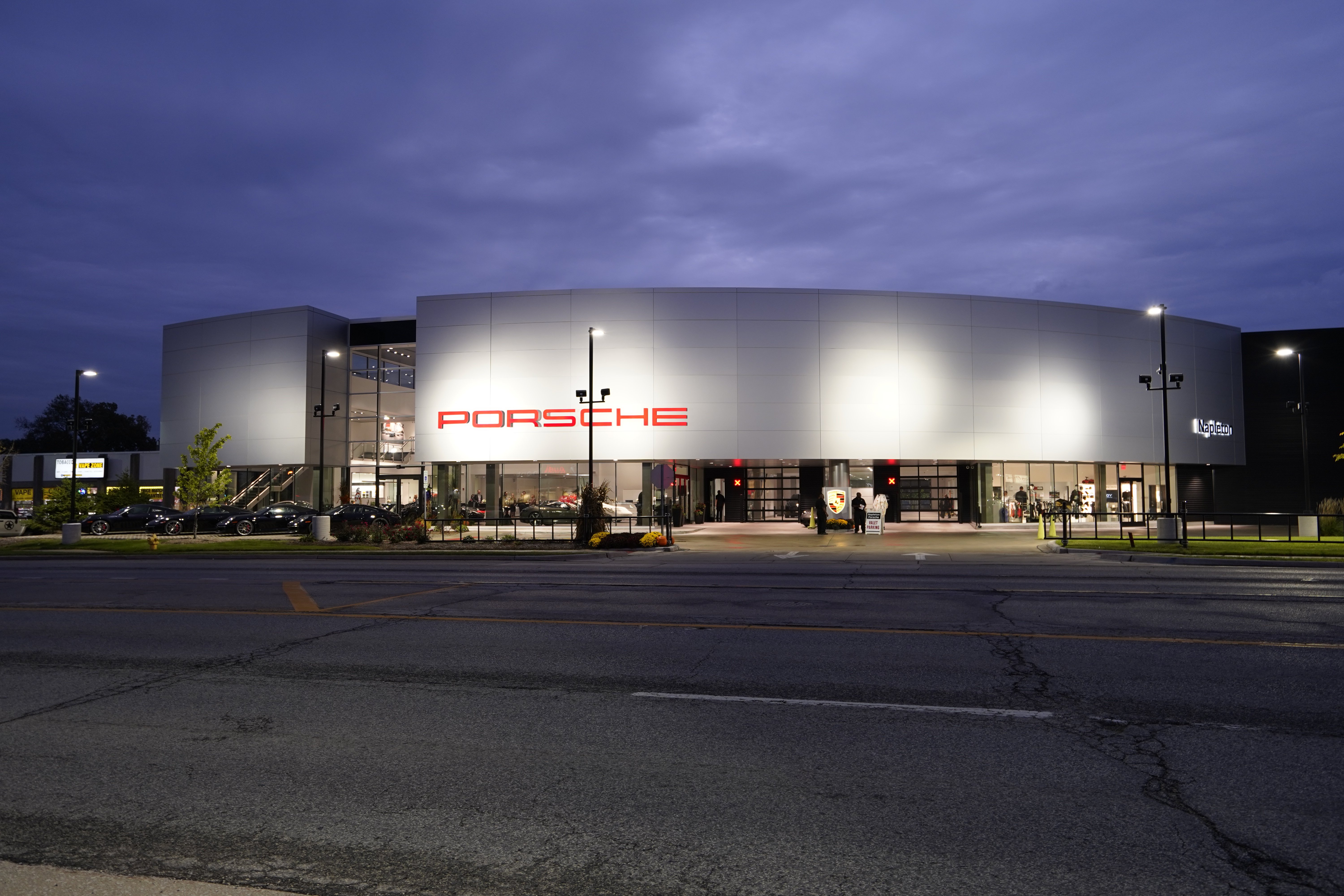 Napleton Porsche of Westmont in Westmont, IL 60559