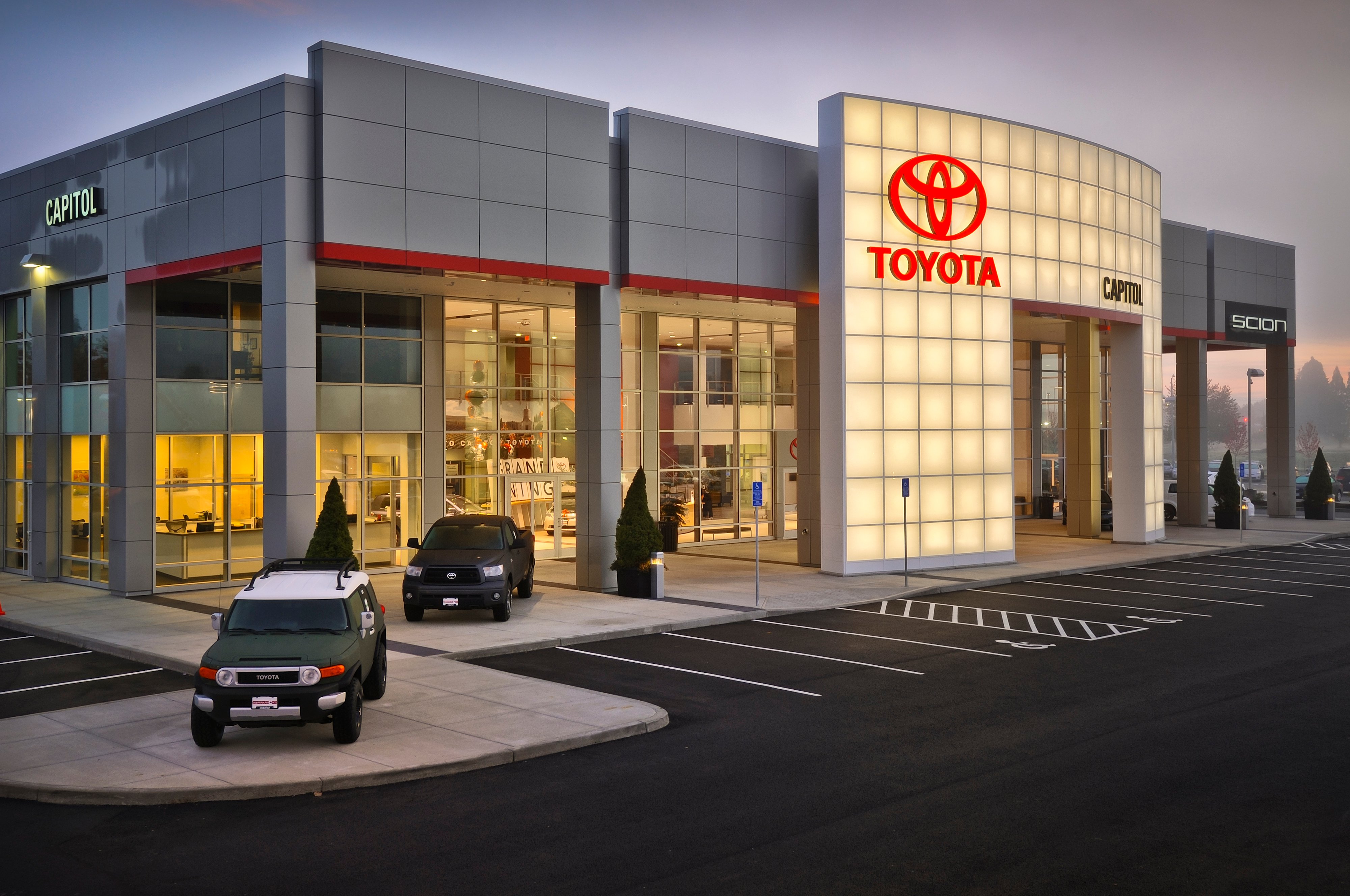 Capitol Toyota in Salem, OR 97301