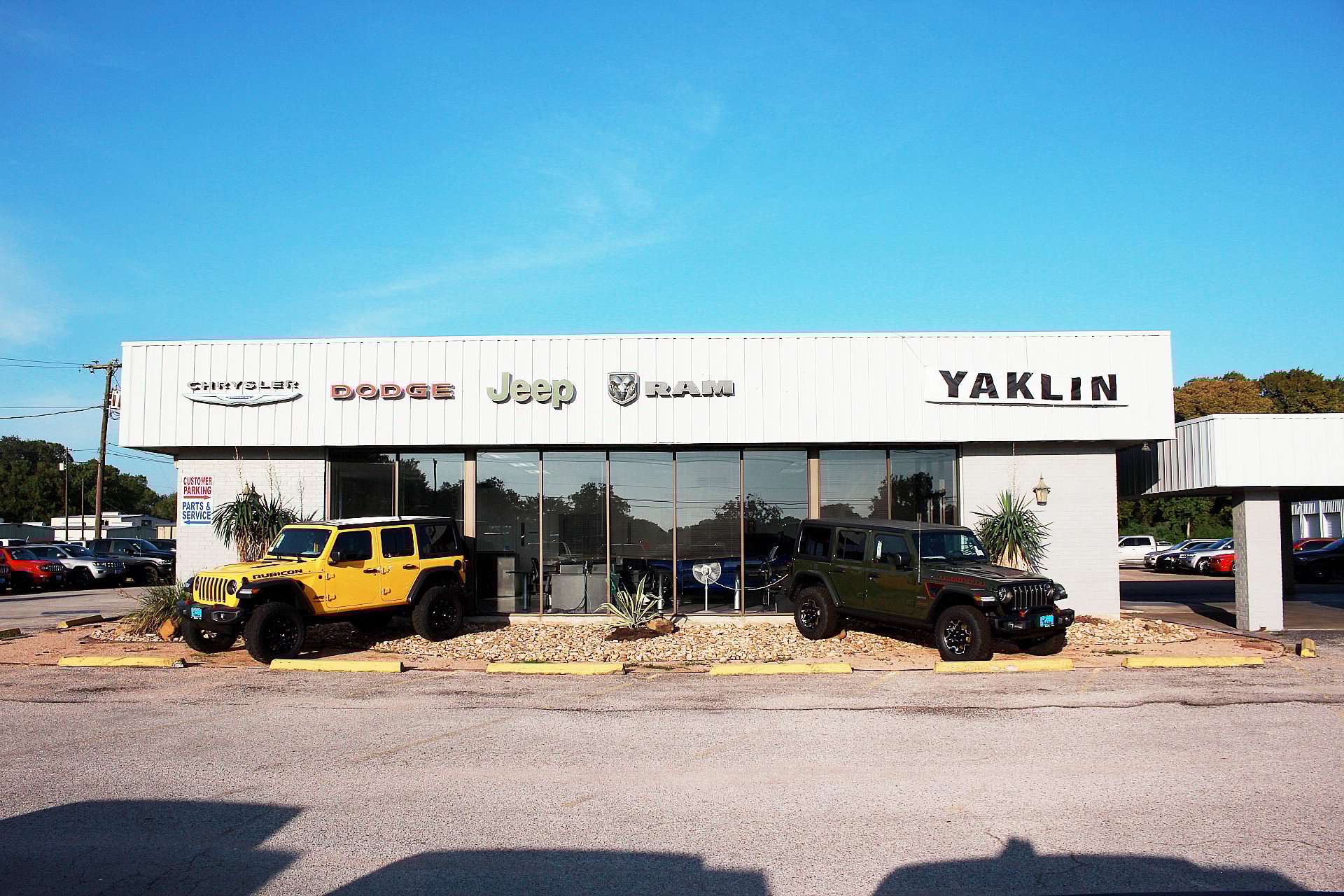 Yaklin Chrysler, Dodge, Jeep and Ram of Angleton in Angleton, TX 77515