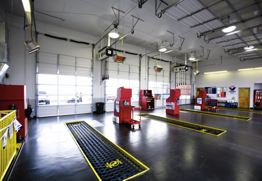 Express Oil Change & Tire Engineers - Normandy Oaks | Covington, LA 70433