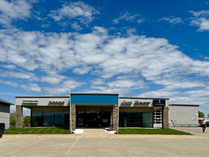 Spirit Lake Ford Chrysler Dodge Jeep Ram in Spirit Lake, IA 51360